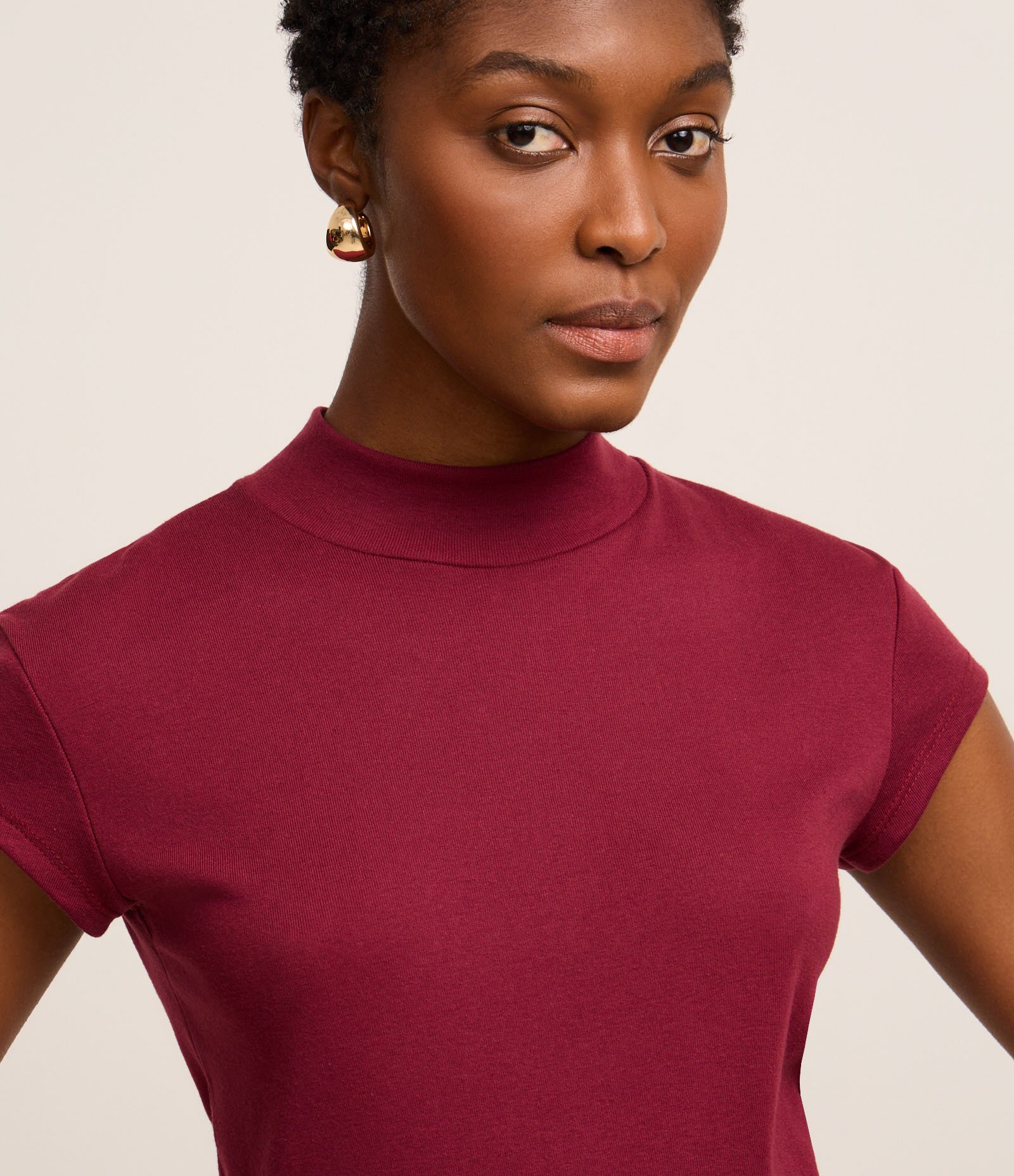 Blusa em Ribana com Golinha Alta e Manga Curta Bordô 3