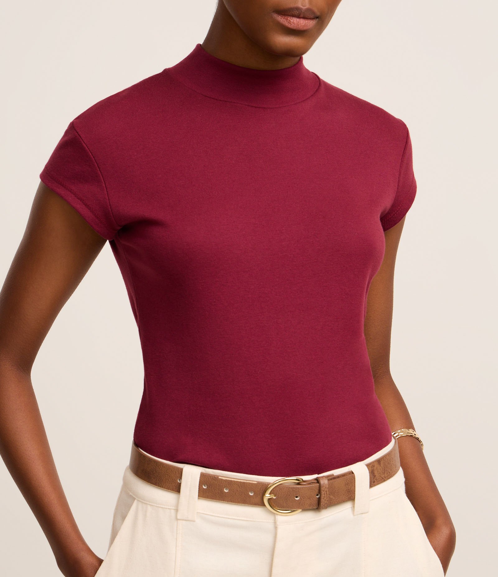 Blusa em Ribana com Golinha Alta e Manga Curta Bordô 4