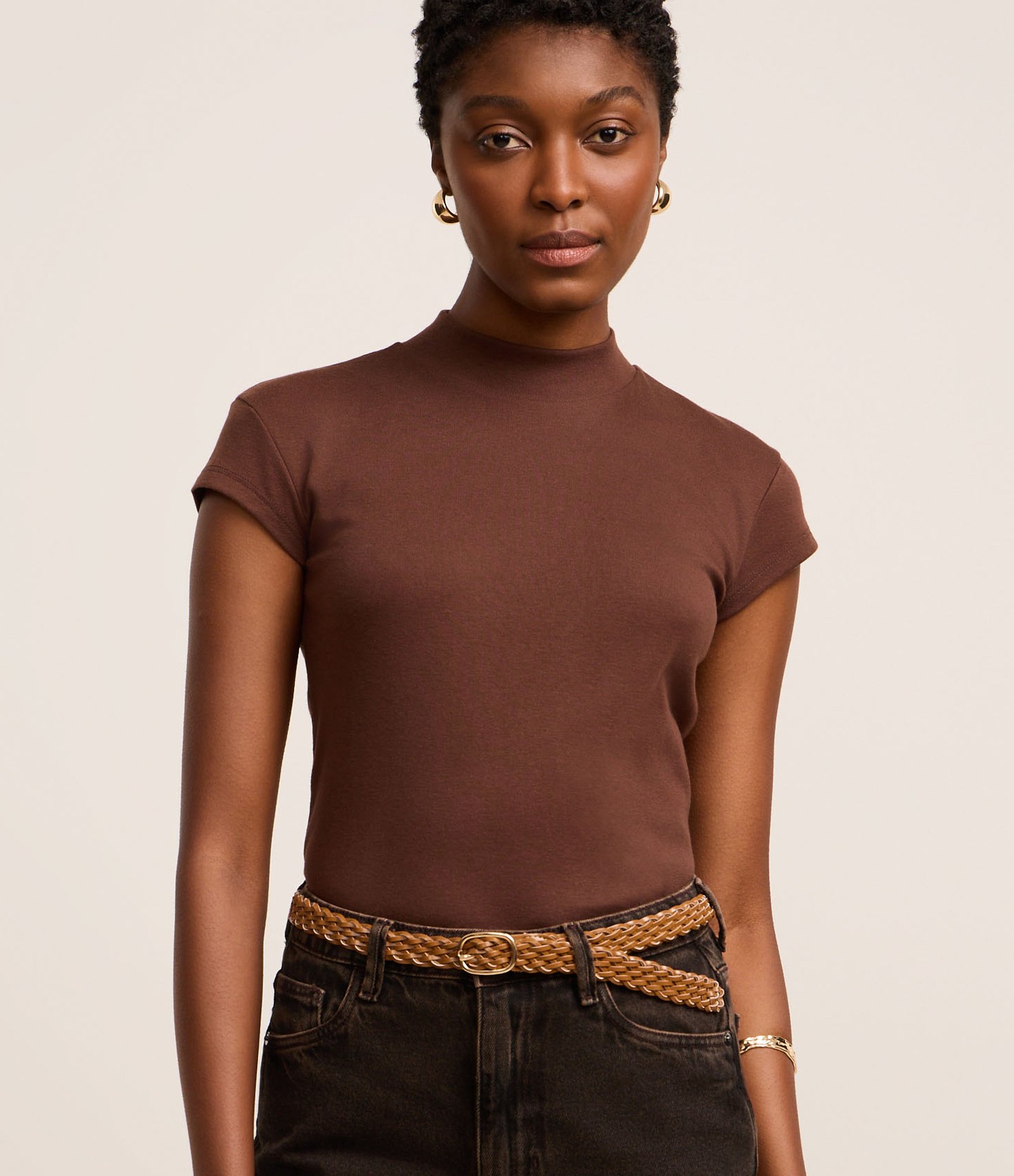 Blusa em Ribana com Golinha Alta e Manga Curta Marrom 1