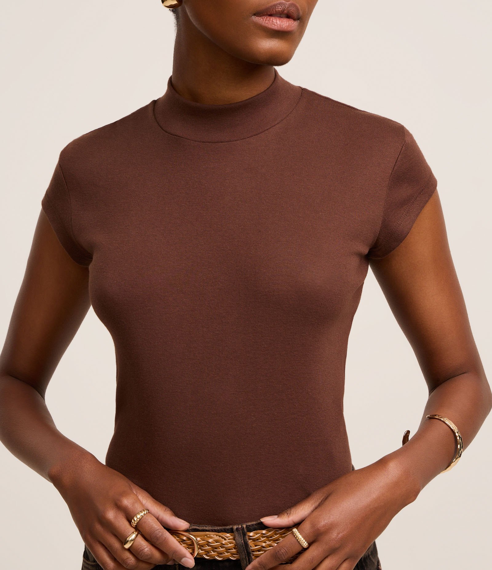 Blusa em Ribana com Golinha Alta e Manga Curta Marrom 4