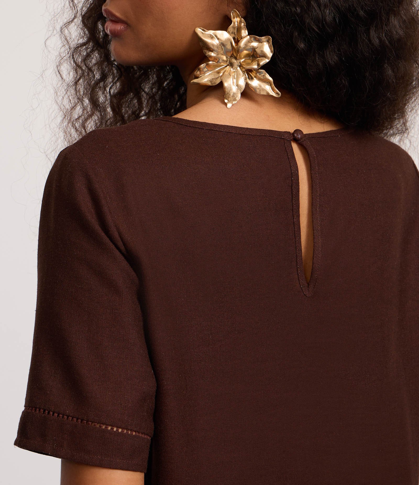 Blusa em Viscolinho com Estampa de Coqueiros Marrom 4