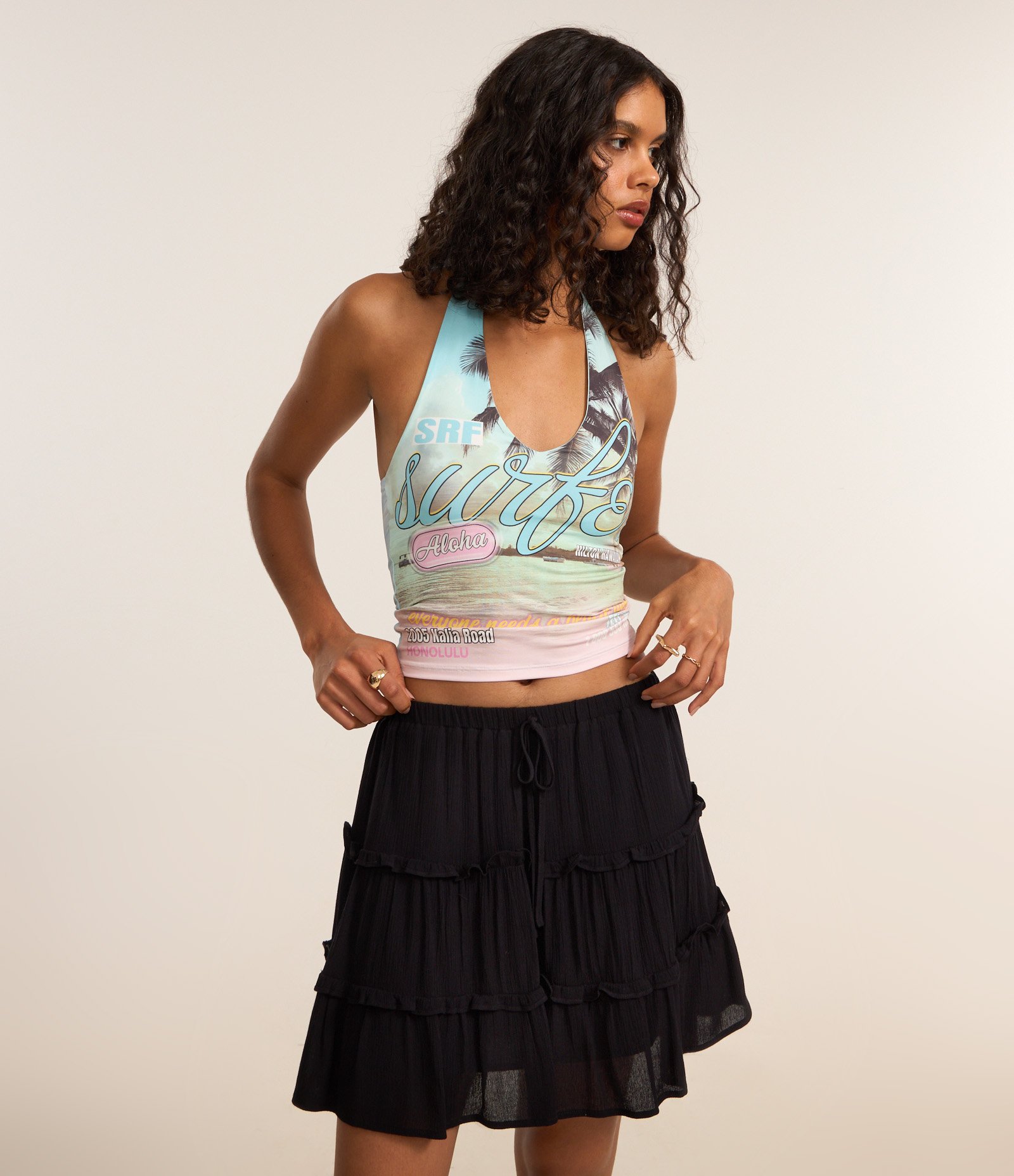 Saia Curta Texturizada em Viscose com Babados Preto 2