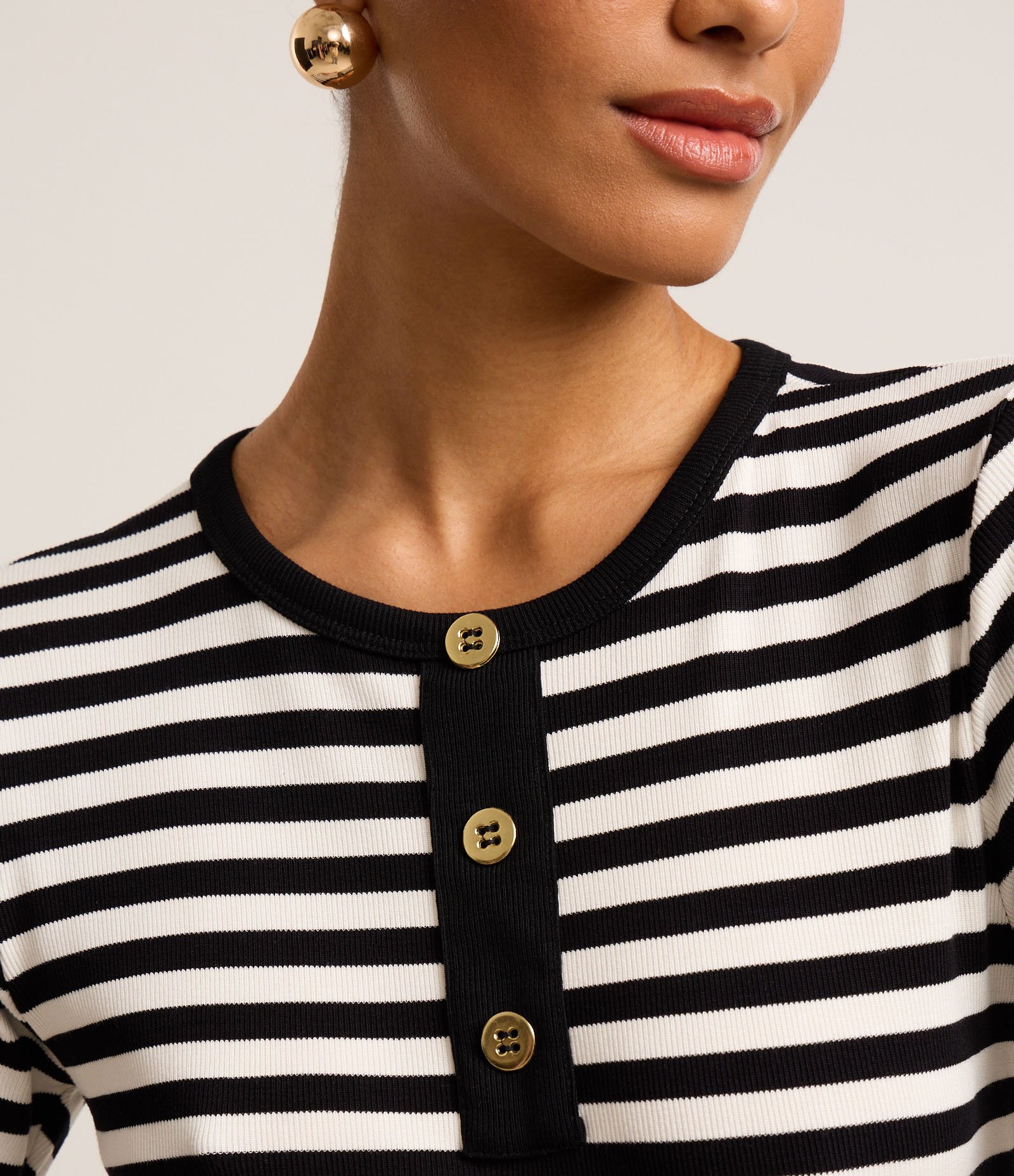 Blusa Slim Listrada em Ribana com Textura Canelada Preto/Branco 3