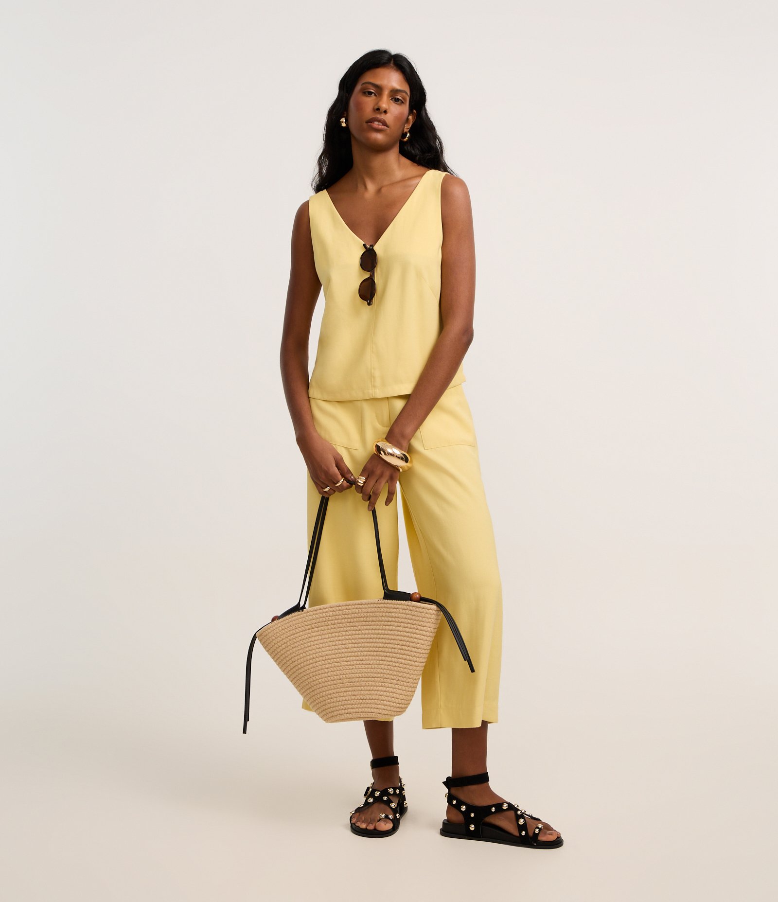 Blusa em Viscose com Decote V e Efeito Sarjado Amarelo 2