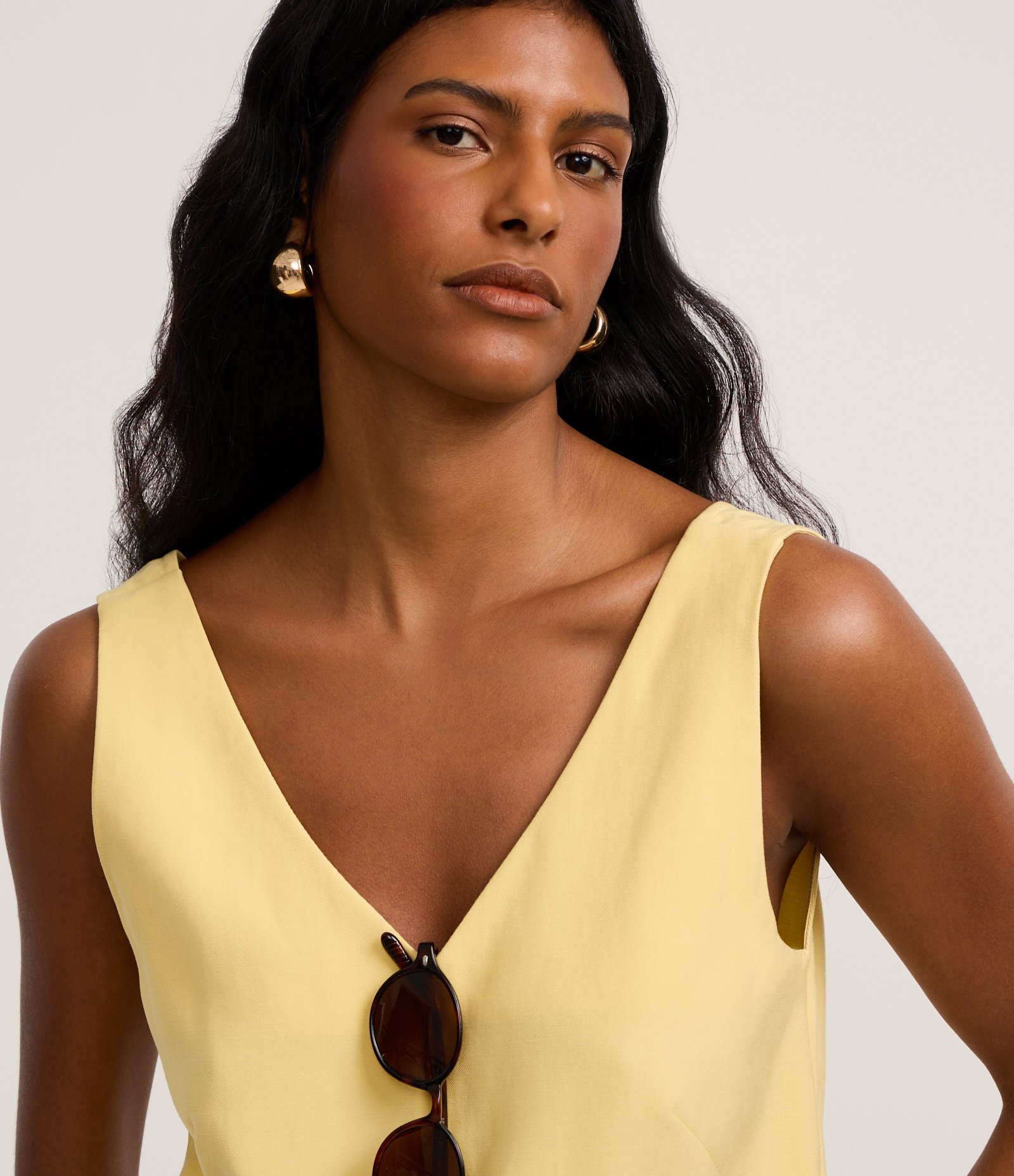 Blusa em Viscose com Decote V e Efeito Sarjado Amarelo 3