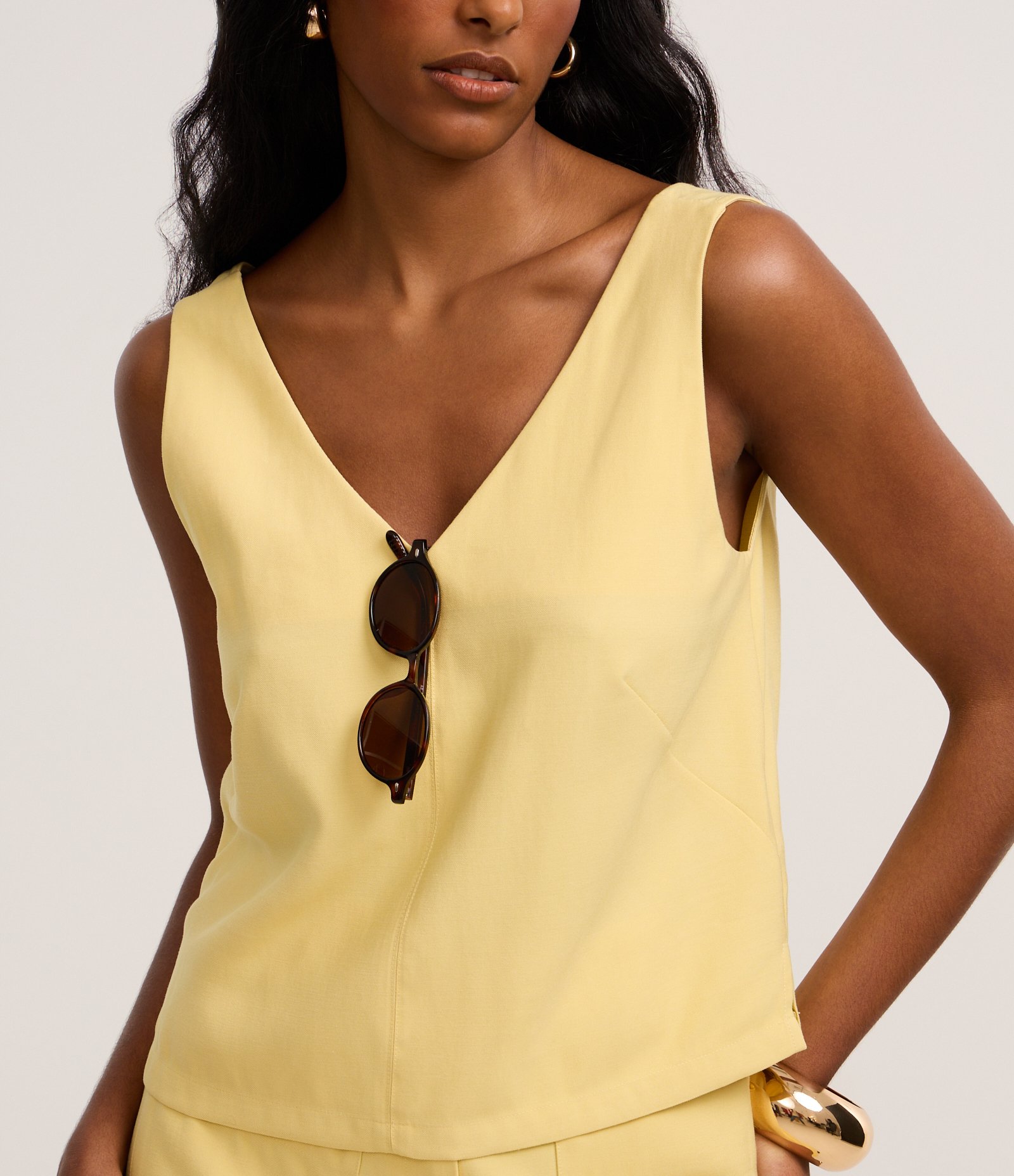 Blusa em Viscose com Decote V e Efeito Sarjado Amarelo 4