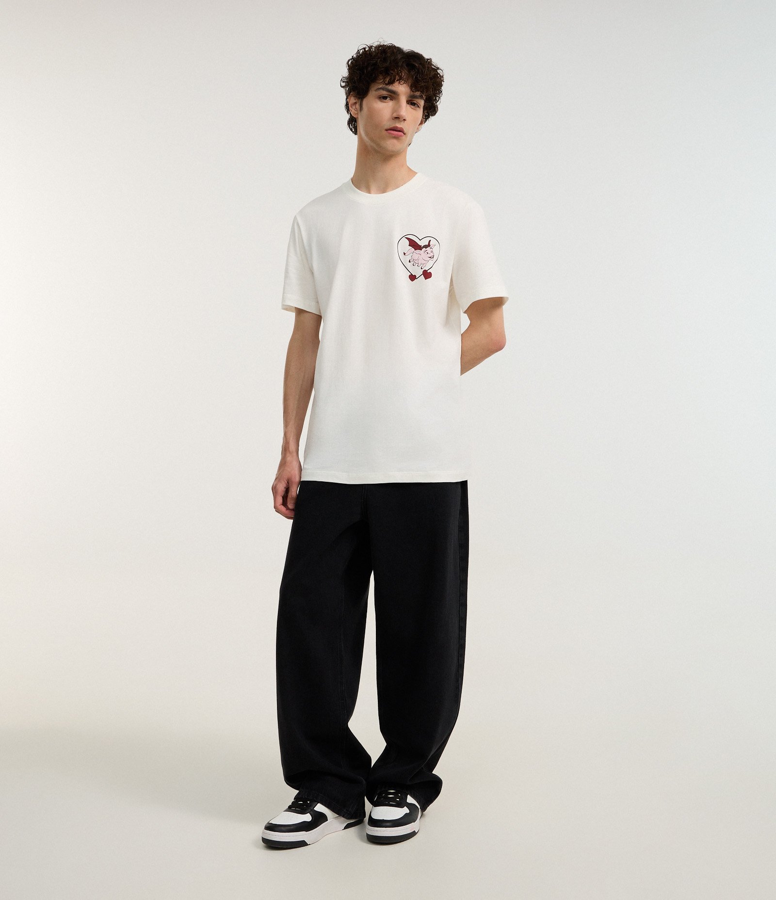 Camiseta Comfort em Algodão com Estampa Shrek e Lettering Love Is Love Branco 2