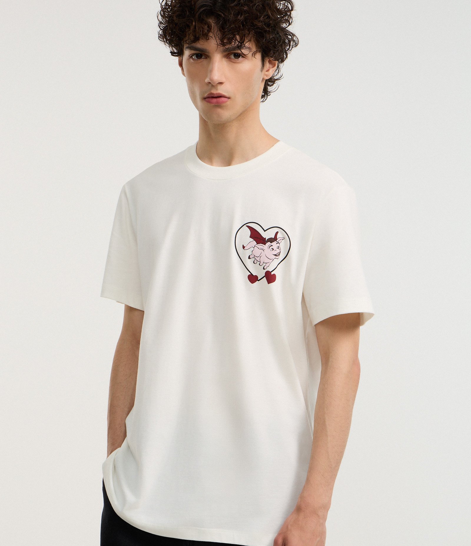 Camiseta Comfort em Algodão com Estampa Shrek e Lettering Love Is Love Branco 4