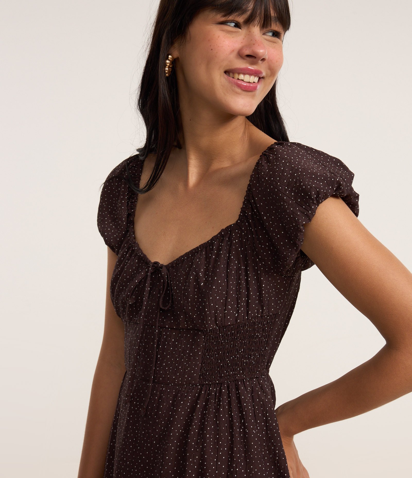 Vestido Godê Curto com Manga Princesa e Estampa Poá Marrom 3