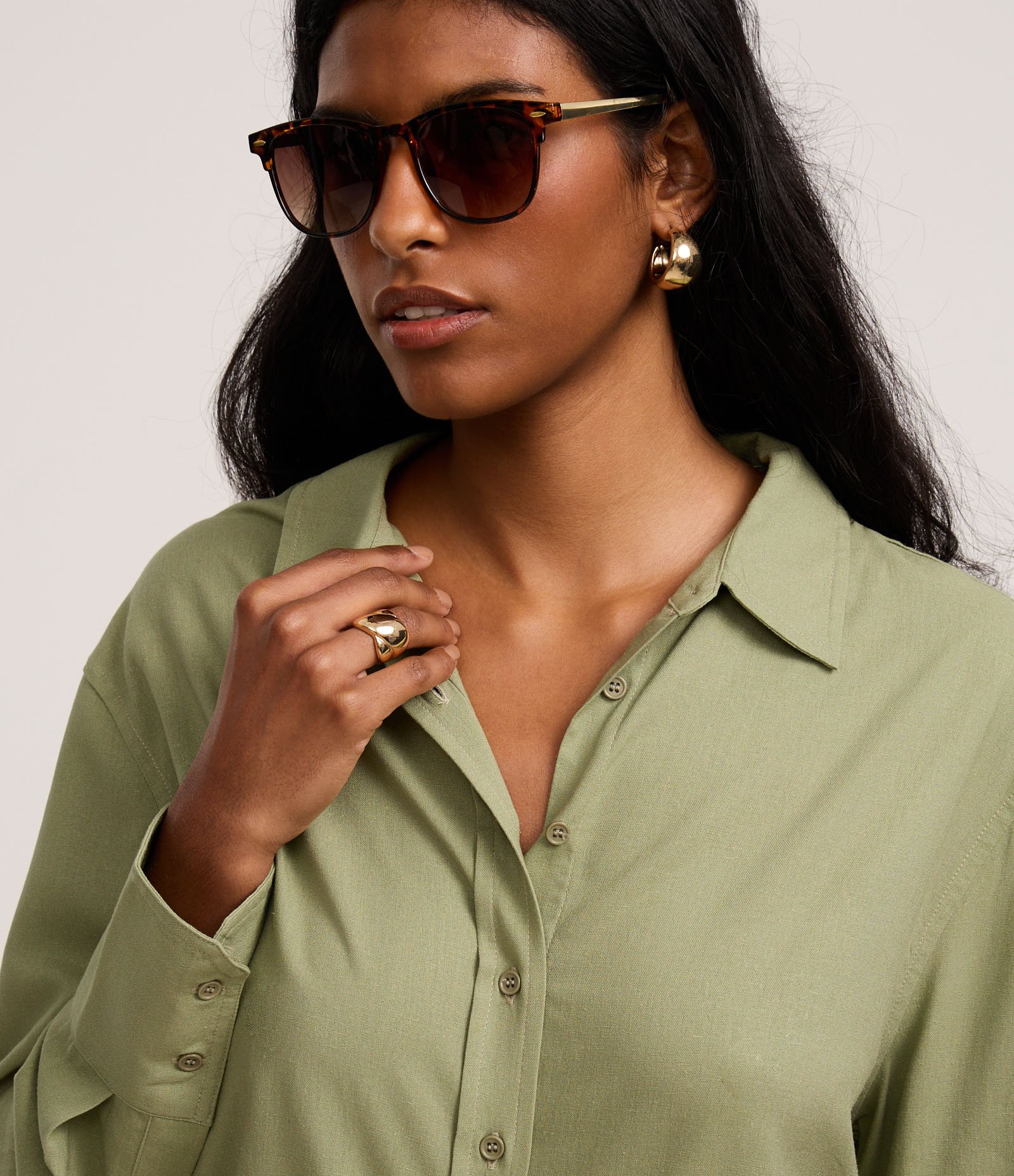 Camisa Viscolinho com Abotoamento Frontal Verde Oliva 4