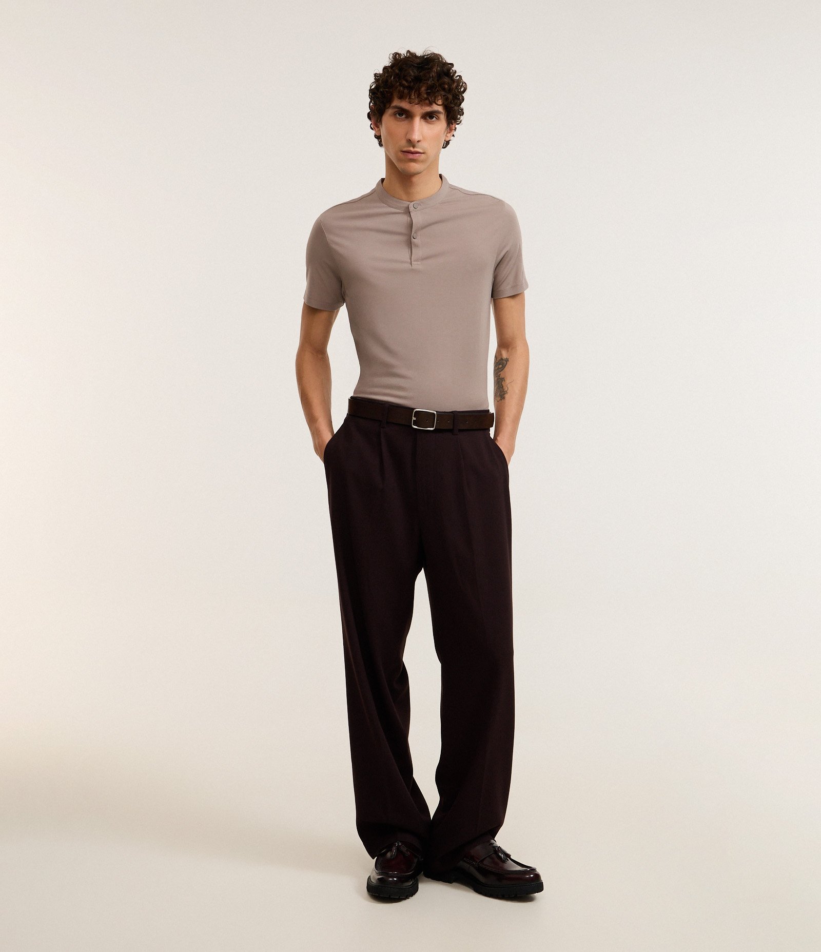 Camiseta Slim em Viscose com Gola Padre Cinza 2