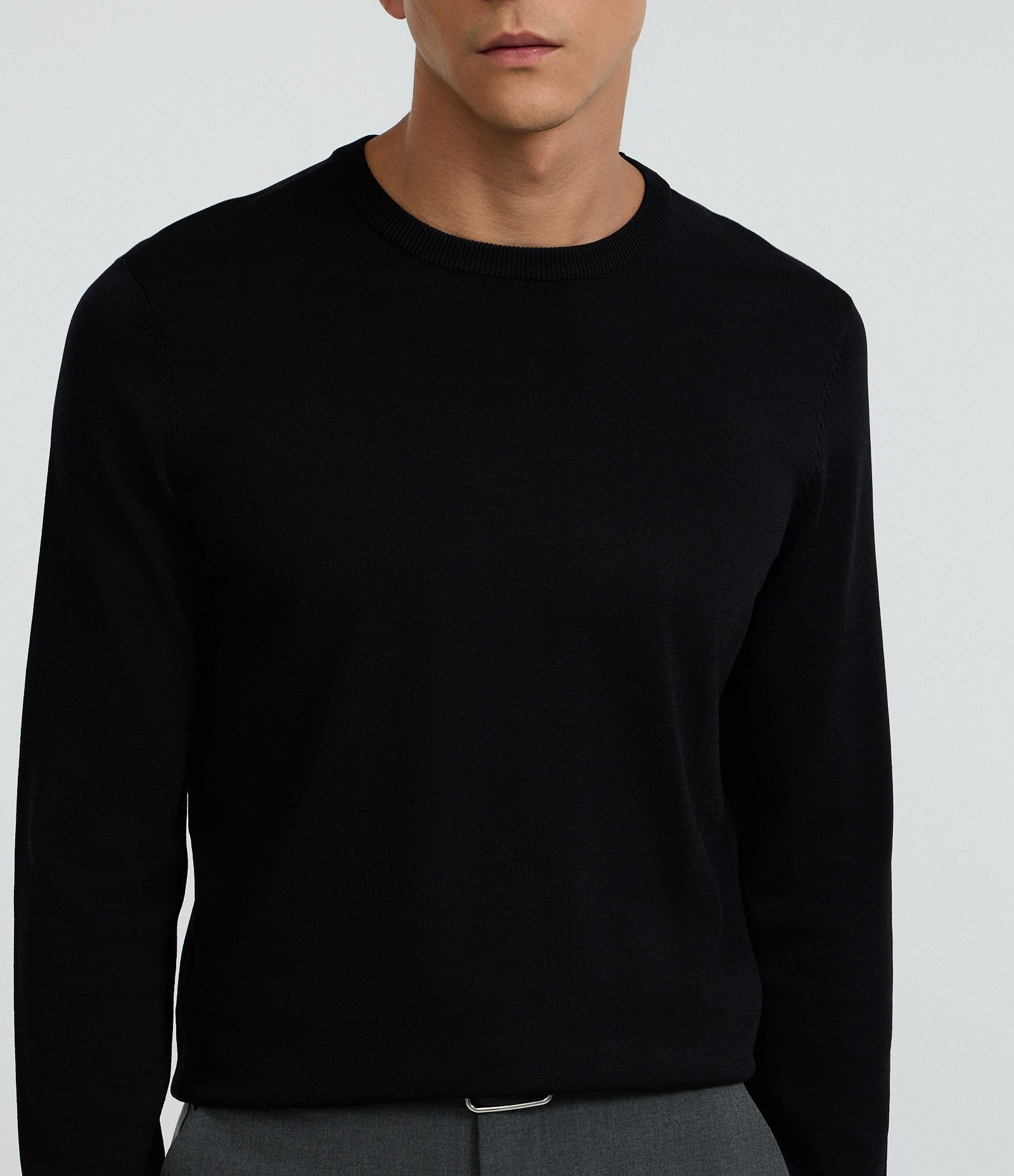 Suéter Regular em Viscose com Efeito Tricô Preto 3