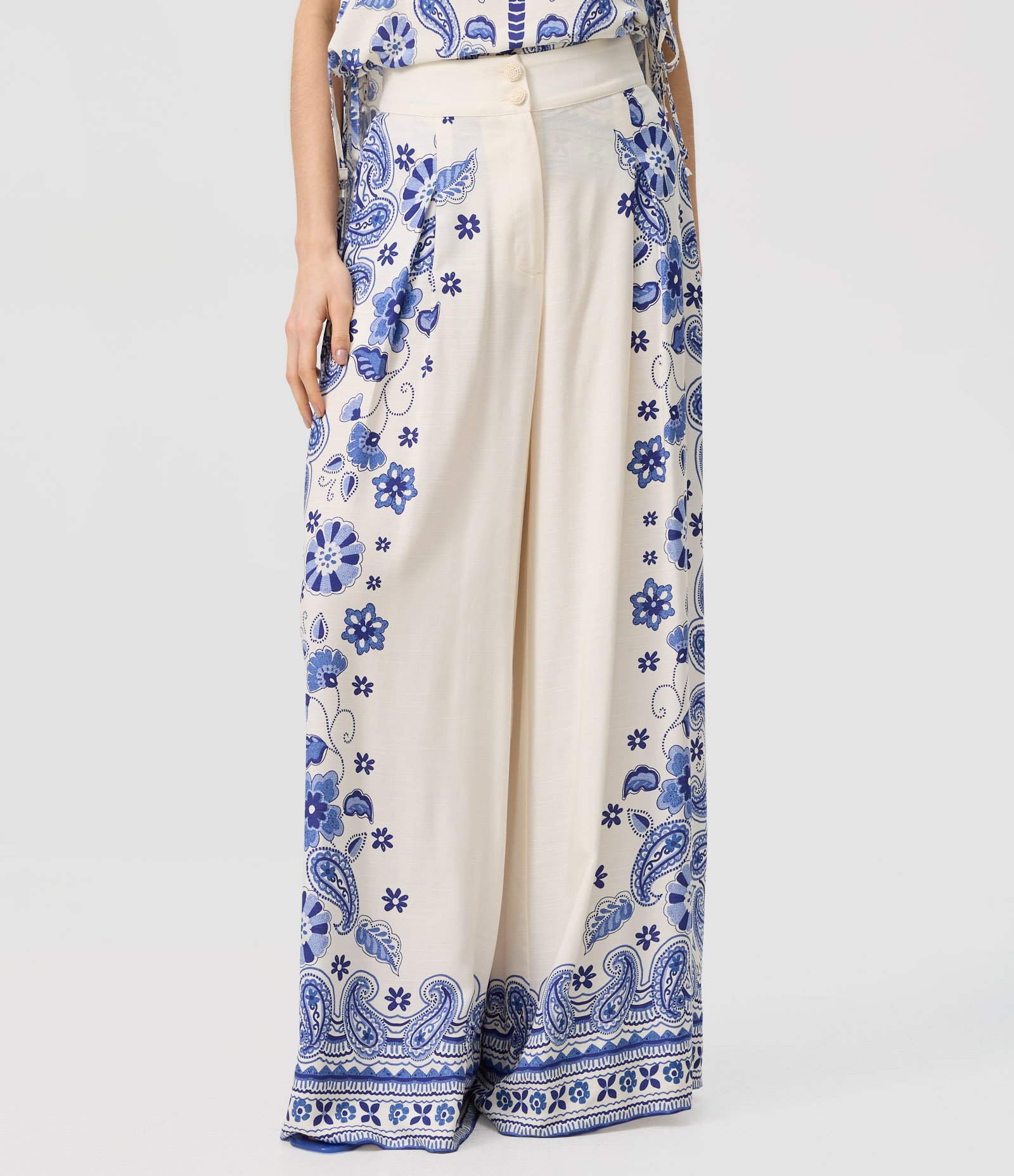 Calça Wide Leg com Estampa Arabescos Bege 2