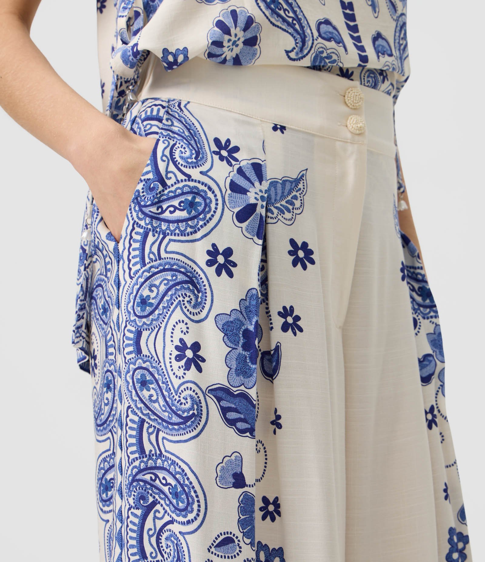 Calça Wide Leg com Estampa Arabescos Bege 3