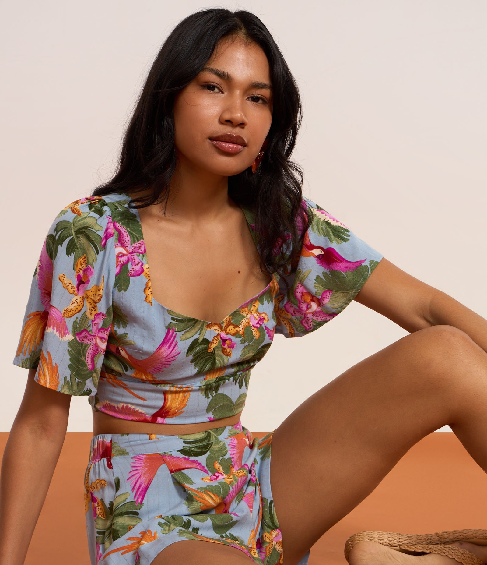 Blusa Cropped em Chalis com Estampa de Tropical Azul 5