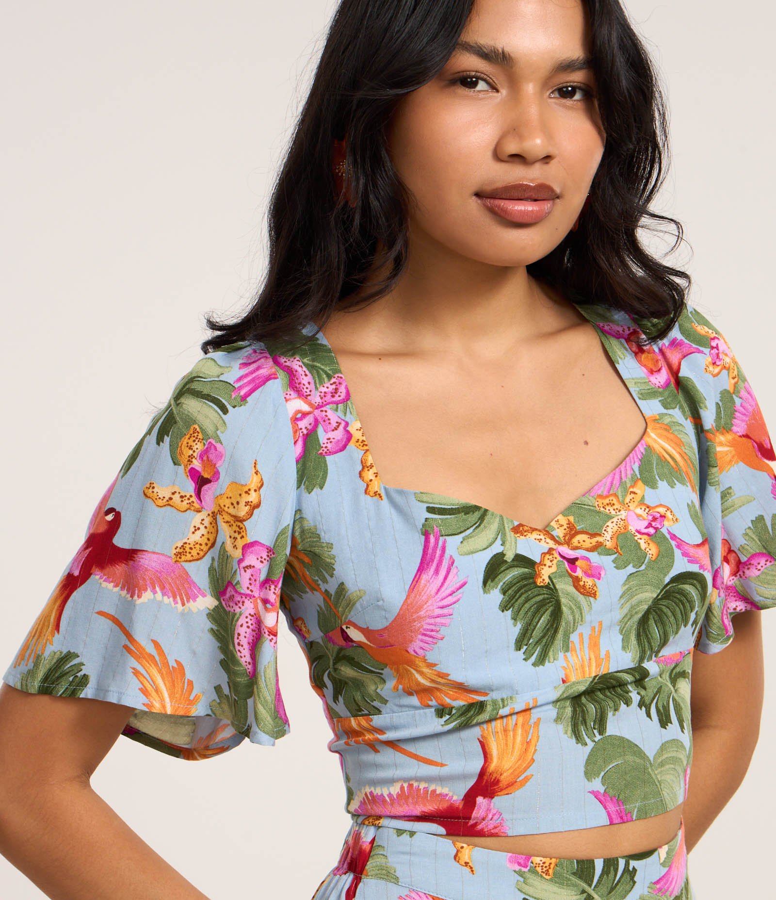 Blusa Cropped em Chalis com Estampa de Tropical Azul 3