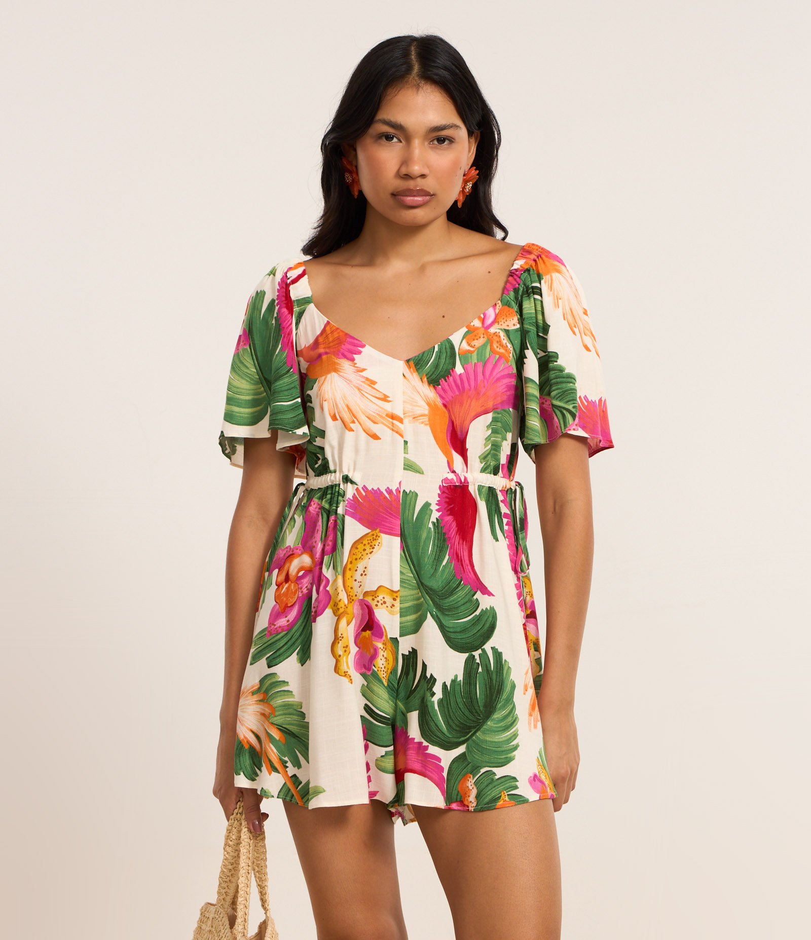 Macaquinho em Viscose com Estampa de Arara e Floral e Puxadinho Lateral Verde/Laranja/Bege 1