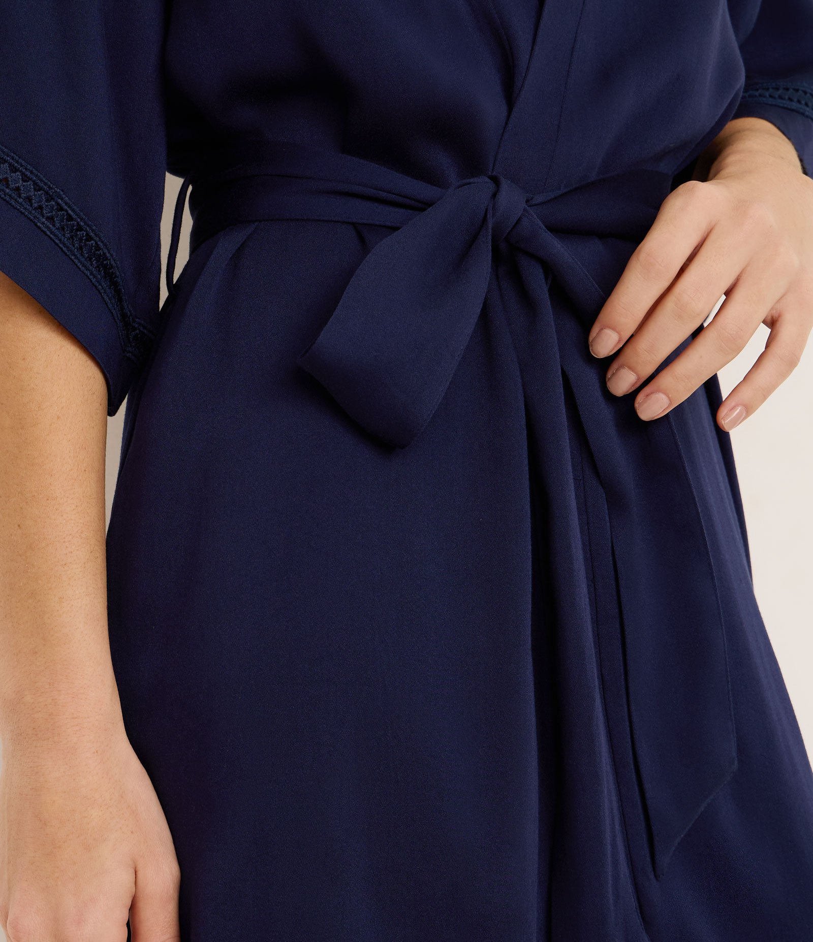 Robe em Viscose com Entremeio Azul Marinho 2