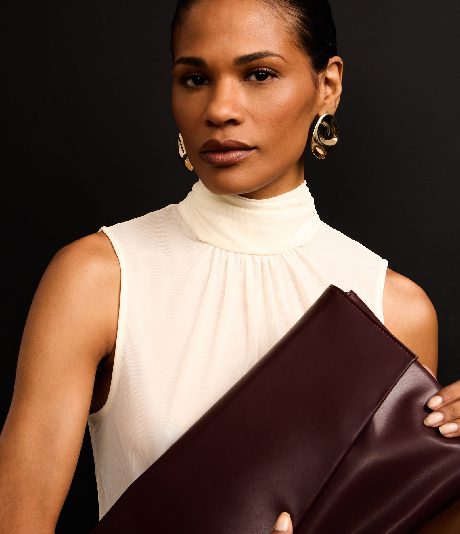 Blusa em Crepe com Lenço para Amarração na Gola Bege 8