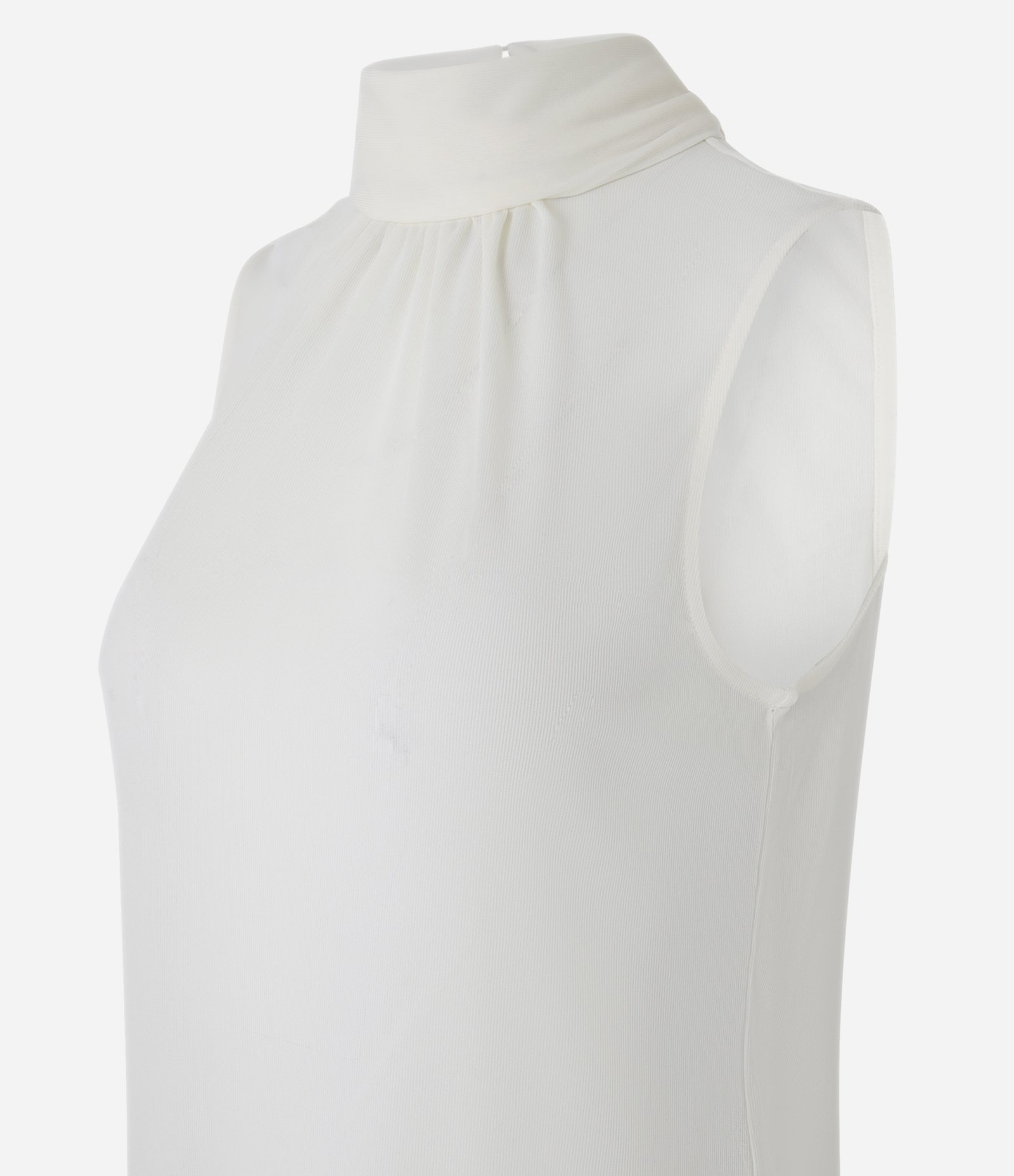 Blusa em Crepe com Lenço para Amarração na Gola Bege 10