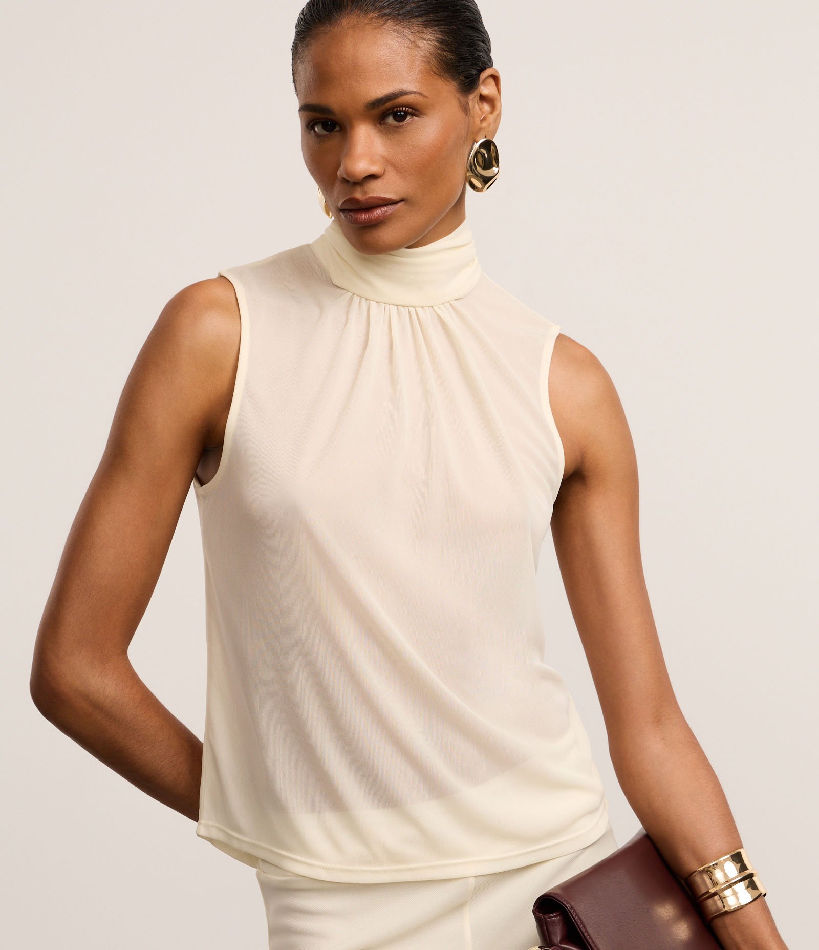 Blusa em Crepe com Lenço para Amarração na Gola Bege 1