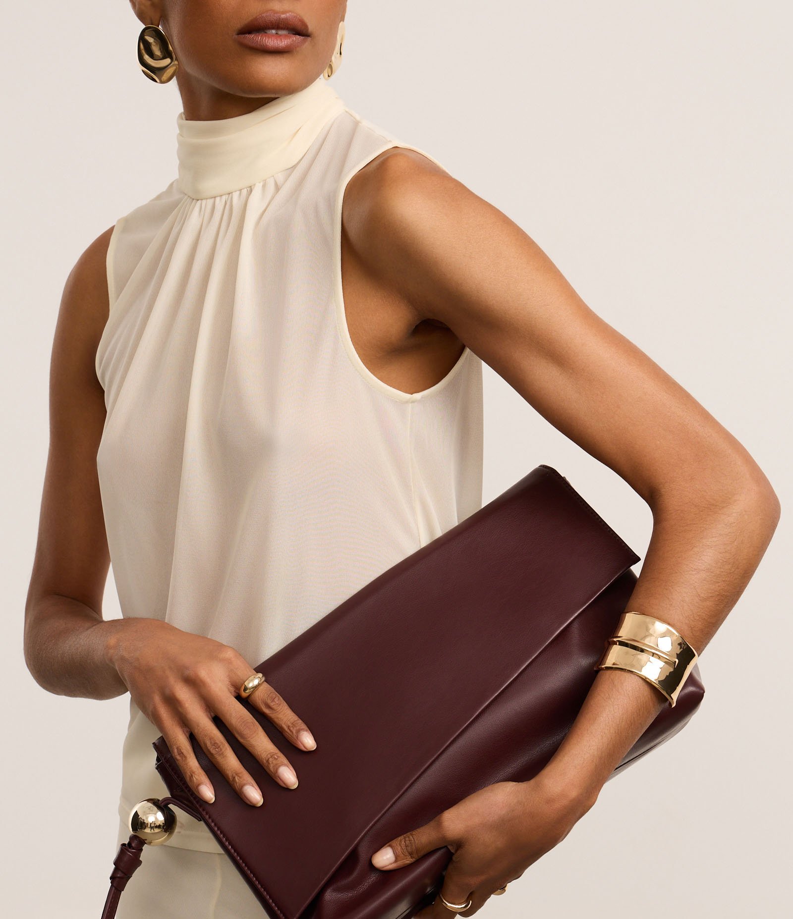 Blusa em Crepe com Lenço para Amarração na Gola Bege 6