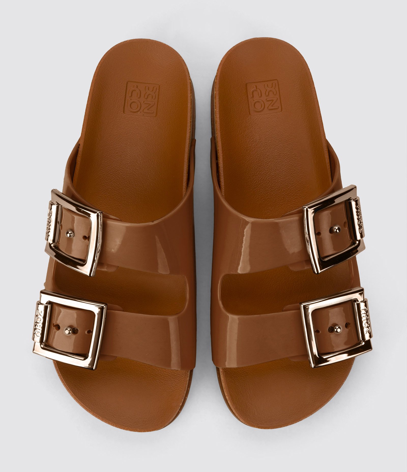 Chinelo com Sola Alta e Duas Tiras Largas e Fivelas Marrom 2