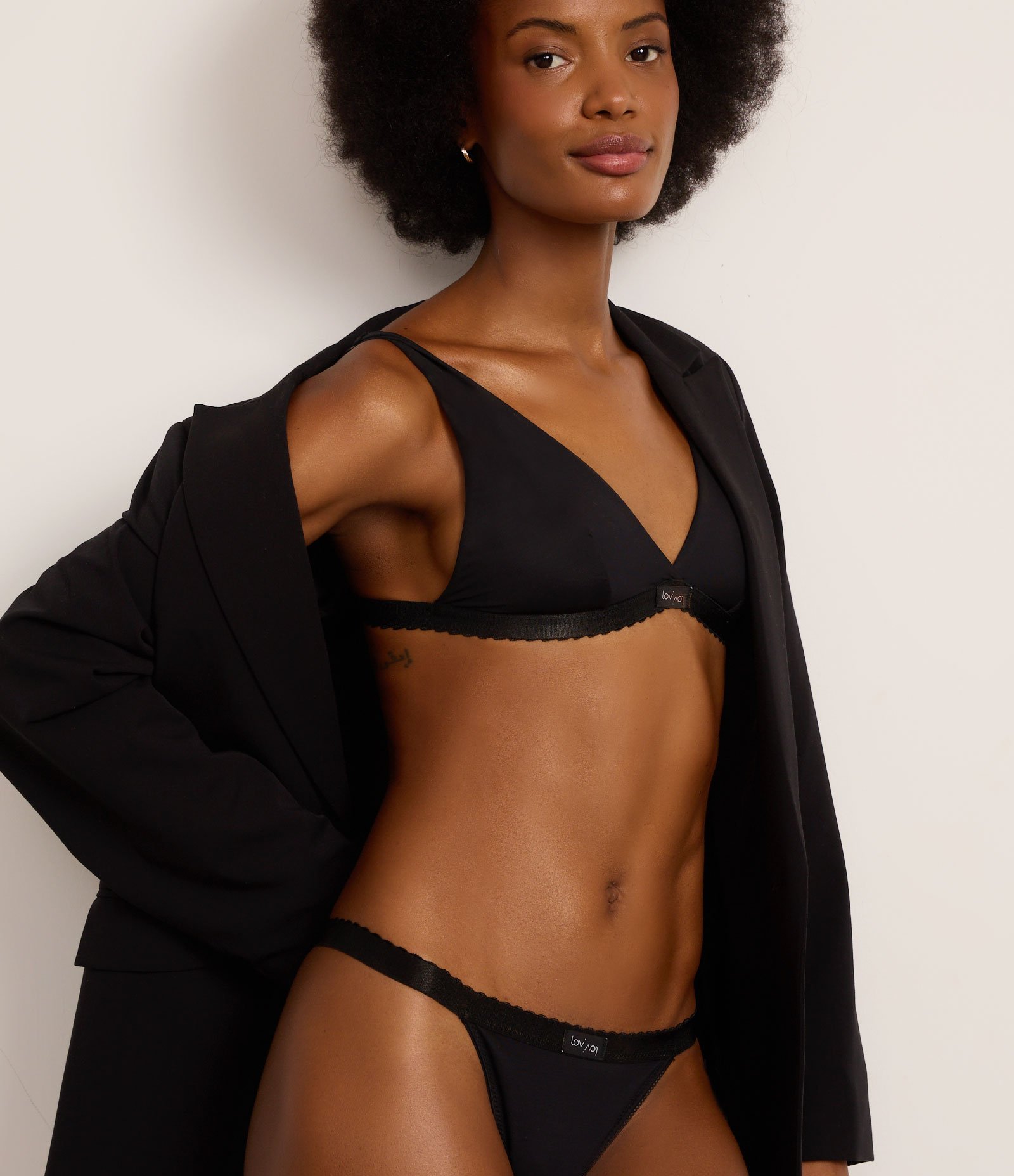 Calcinha String Fio Básica em Microfibra com LYCRA® XTRA LIFE™ Preto 4