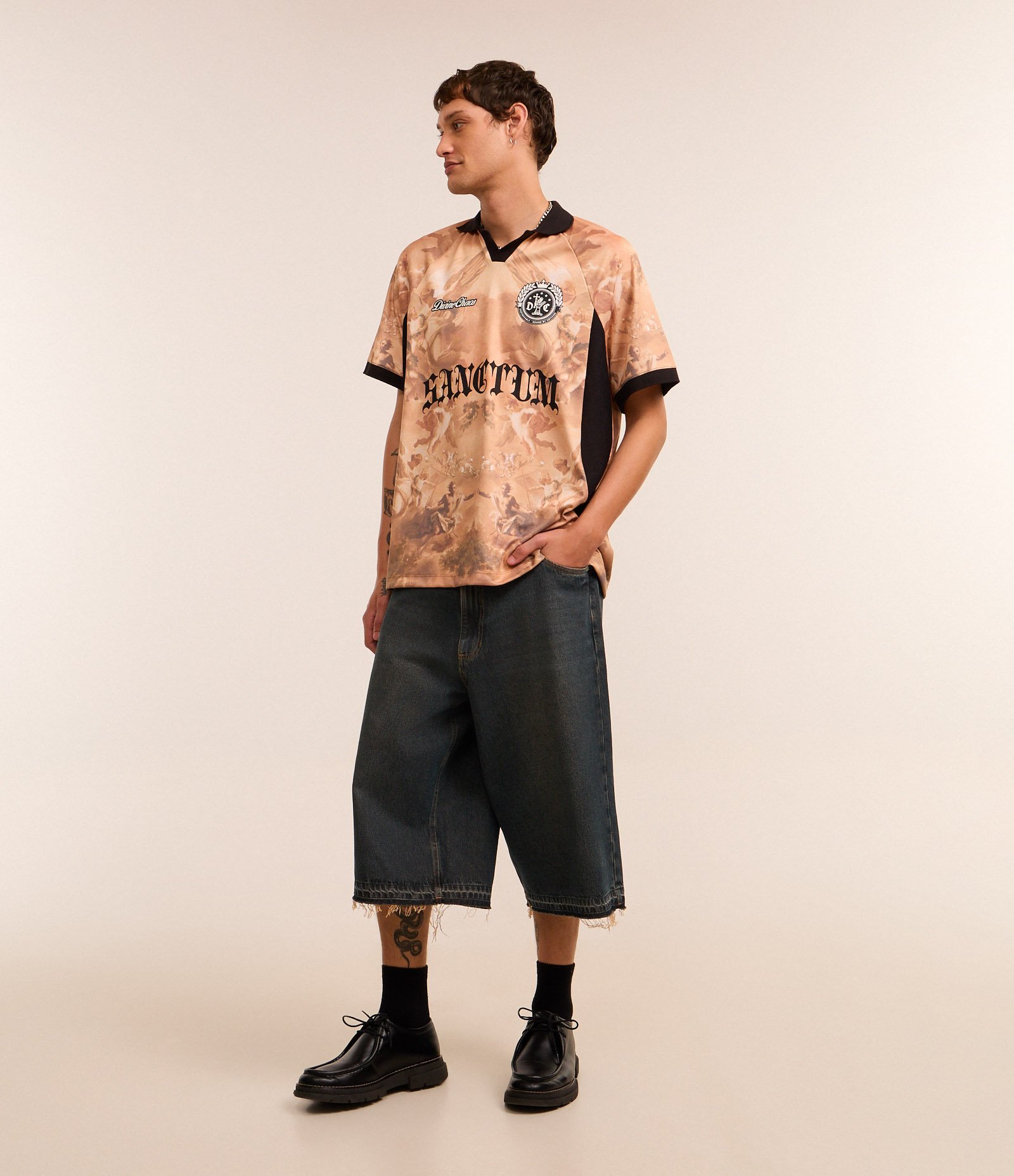 Bermuda Mega Baggy em Jeans com Barra Desfiada Azul 1