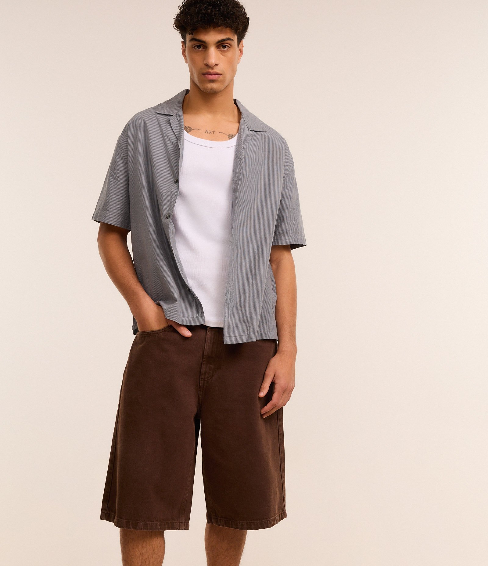 Bermuda Baggy Relaxed em Sarja com Bolsos Marrom 4