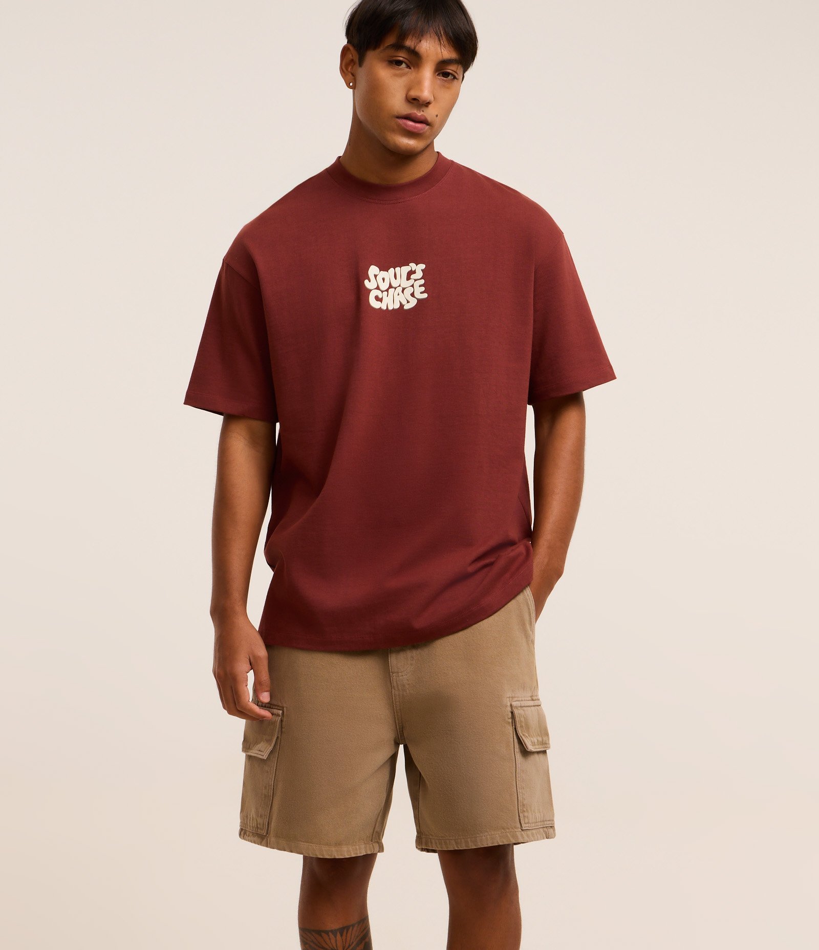 Bermuda Baggy Cropped em Sarja com Bolso Cargo Bege 4