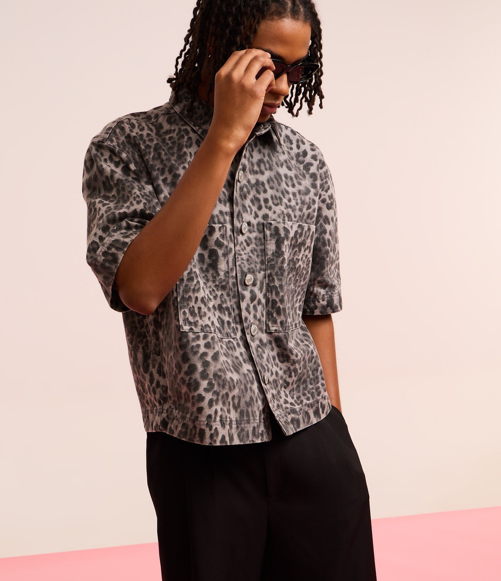 Camisa Overboxy em Sarja com Estampa Animal Print Cinza 5