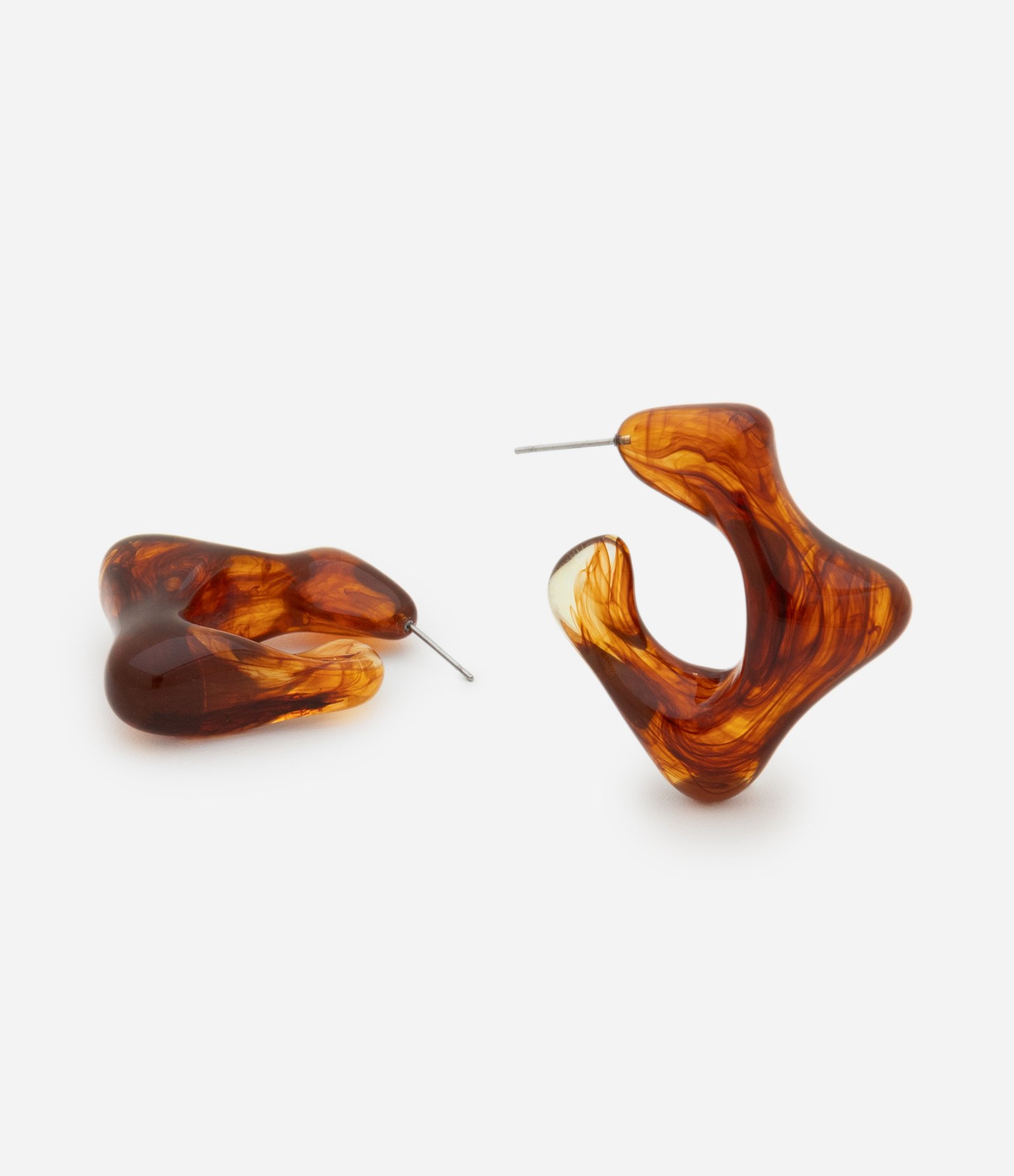 Brinco Argola em Resina com Forma Orgânica Marrom 3