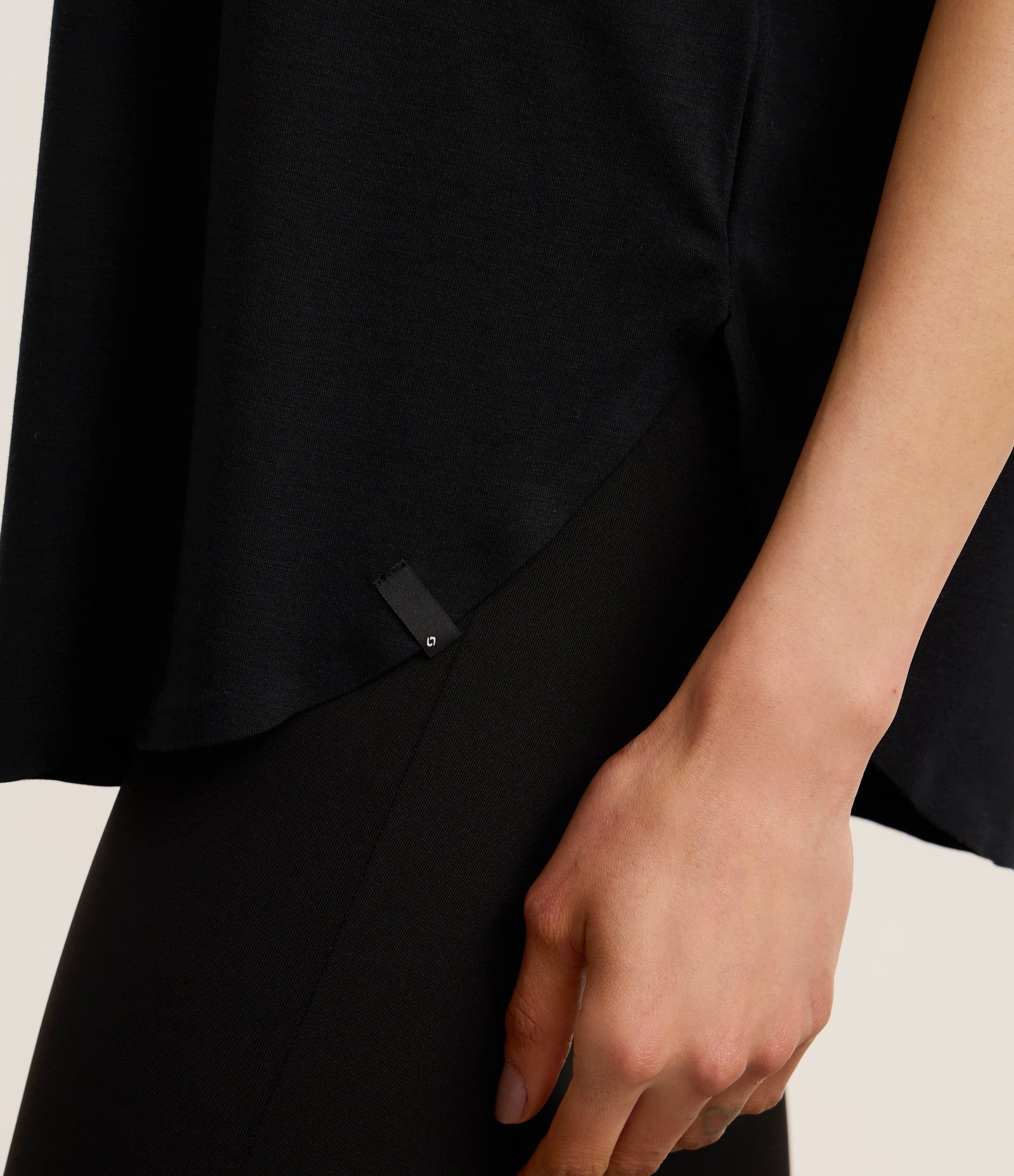 Camiseta Oversized Esportiva em Microfibra com Barra Arredondada Preto 3