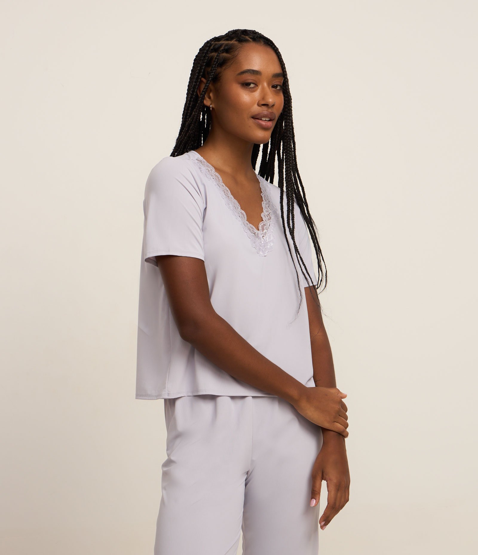 Pijama Capri em Microfibra com Renda no Decote V Lilás 2