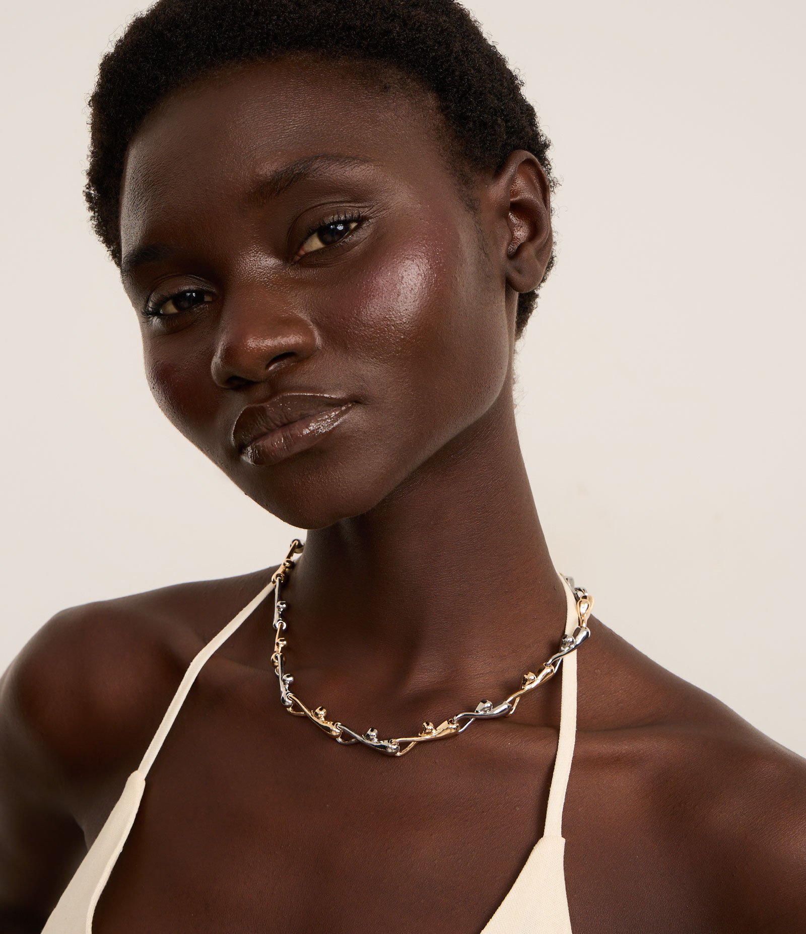 Colar Curto em Metal com Elos Gota Prata/Dourado 1