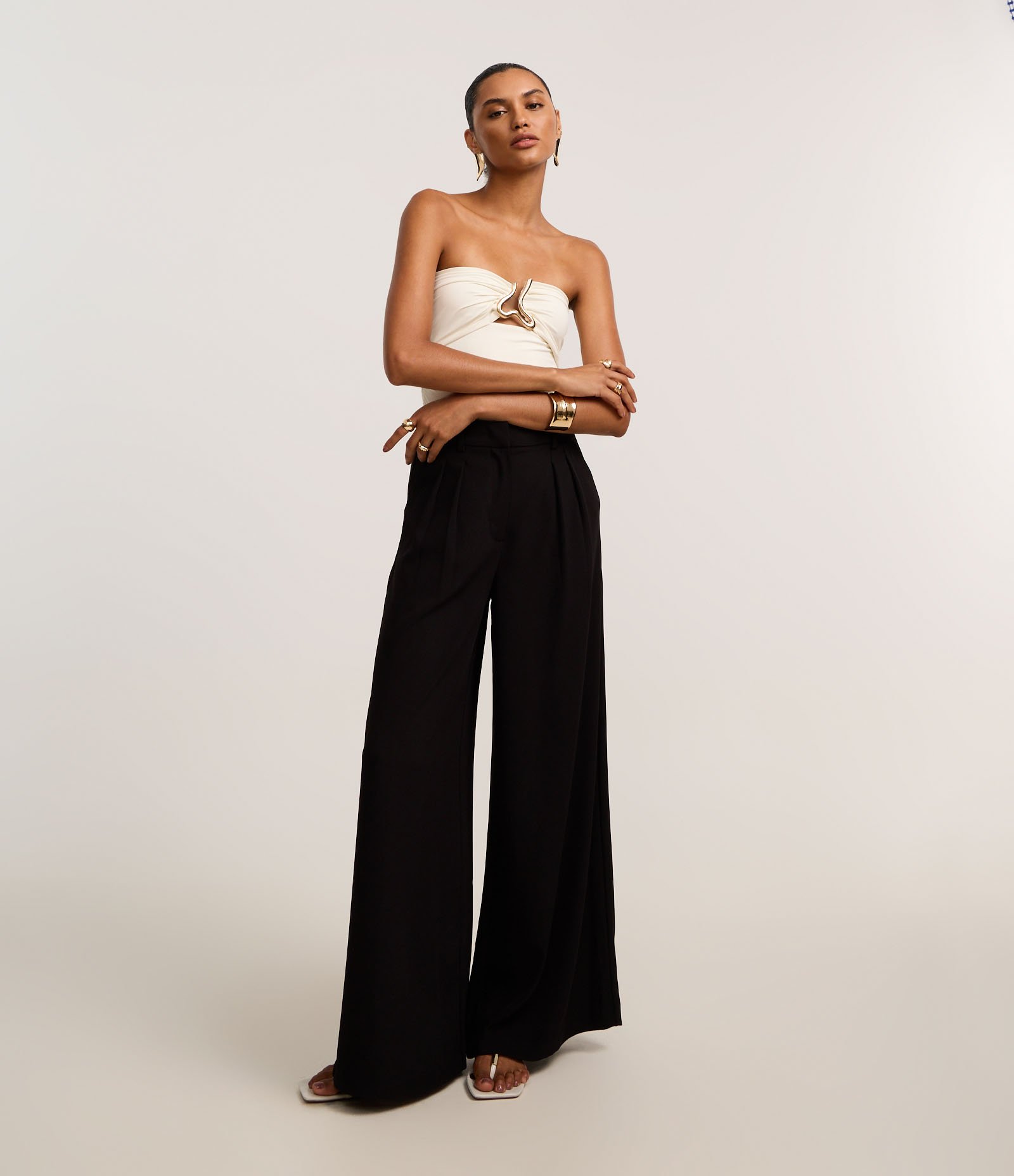 Calça Pantalona Alfaiatada com Pregas Preto 1