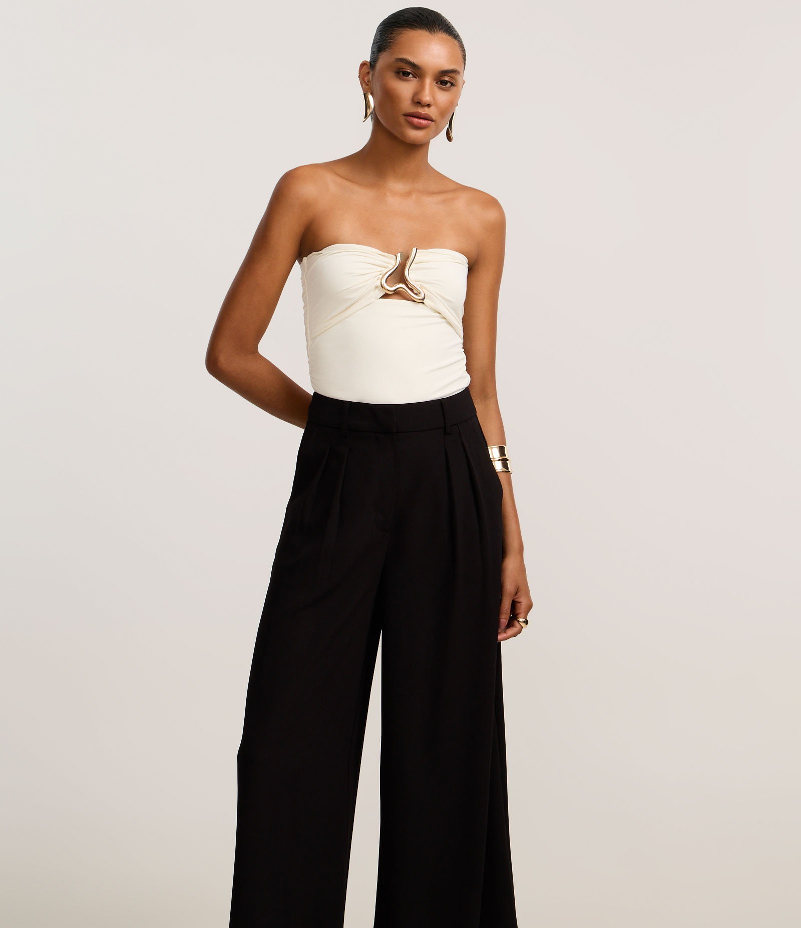 Calça Pantalona Alfaiatada com Pregas Preto 2