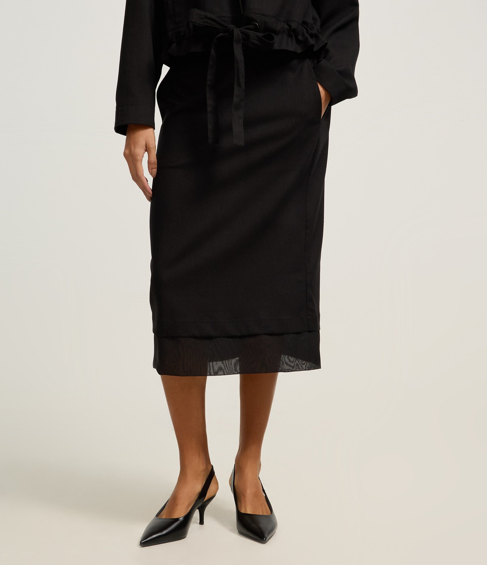 Saia Midi em Viscose com Sobreposição e Transparência Preto 3