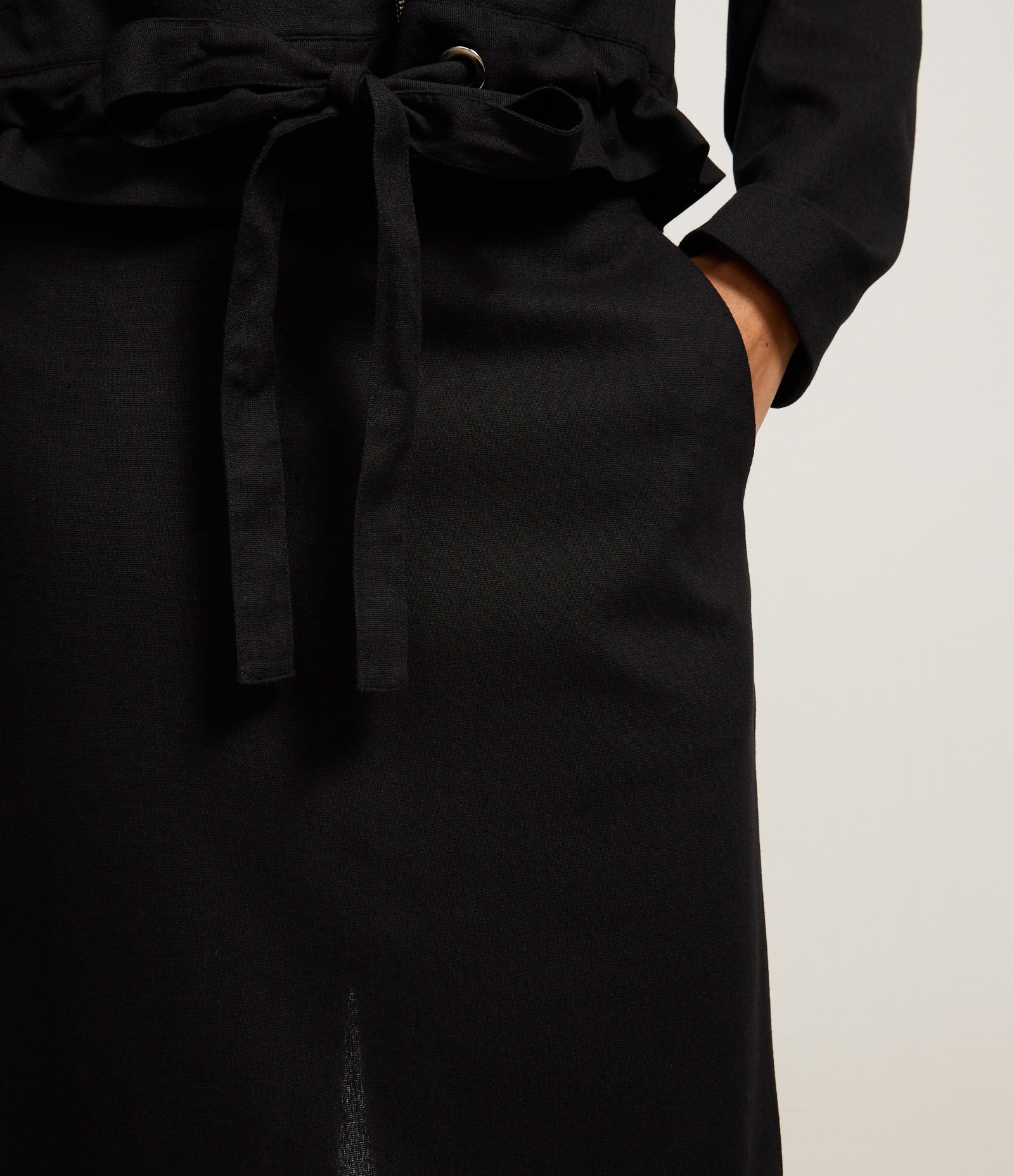 Saia Midi em Viscose com Sobreposição e Transparência Preto 4