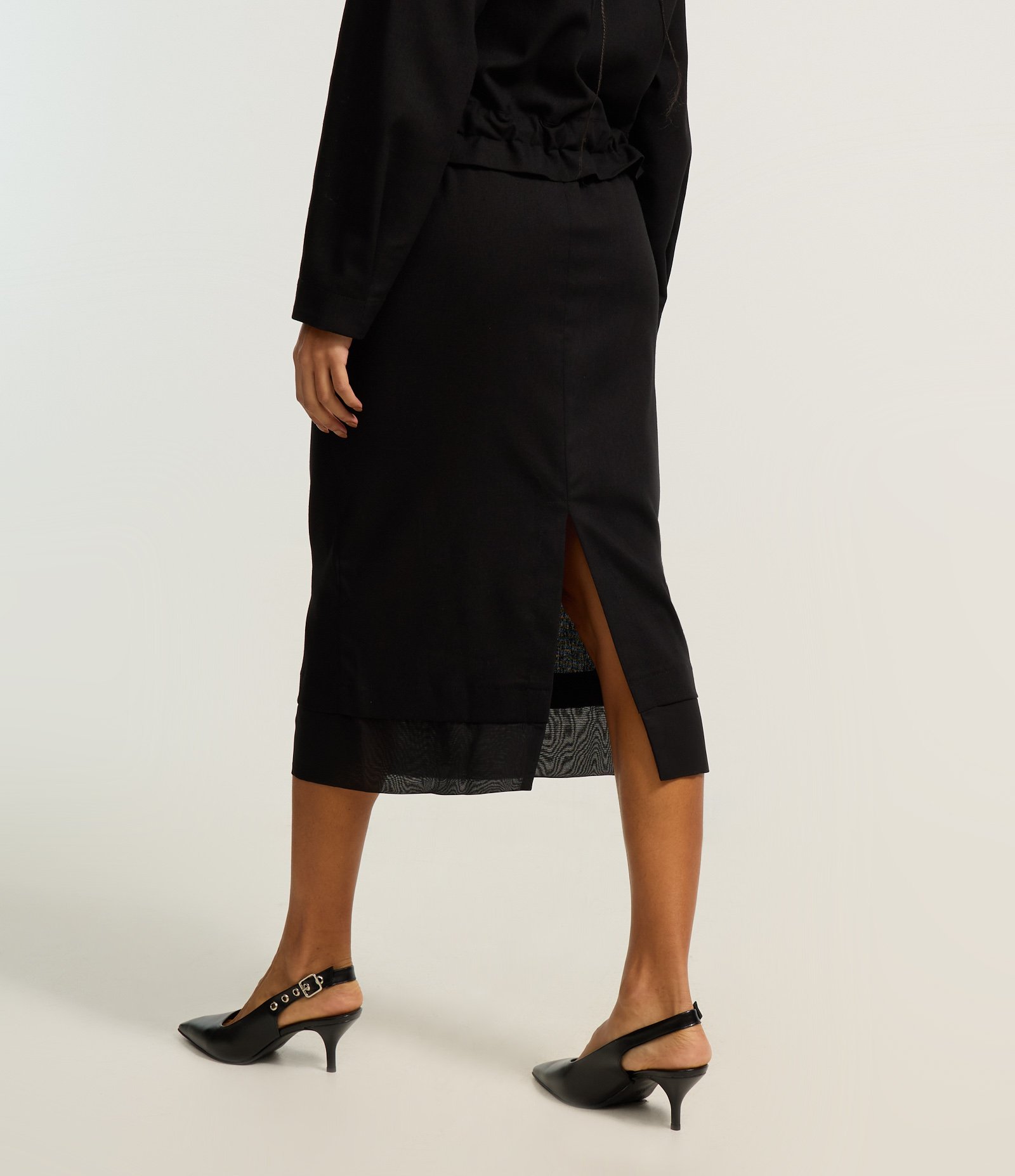 Saia Midi em Viscose com Sobreposição e Transparência Preto 5