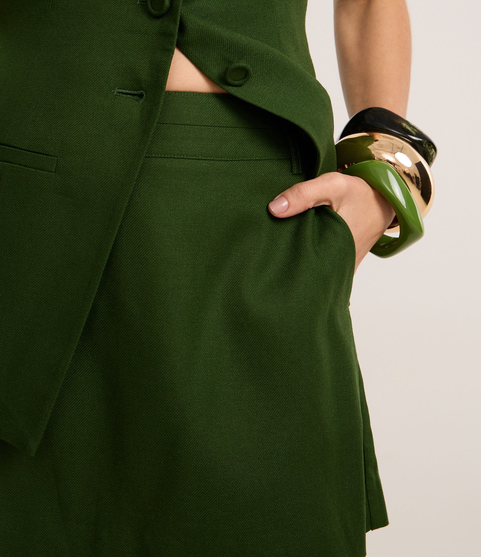 Short Saia Alfaiatado Cintura Alta em Viscolinho Verde 4