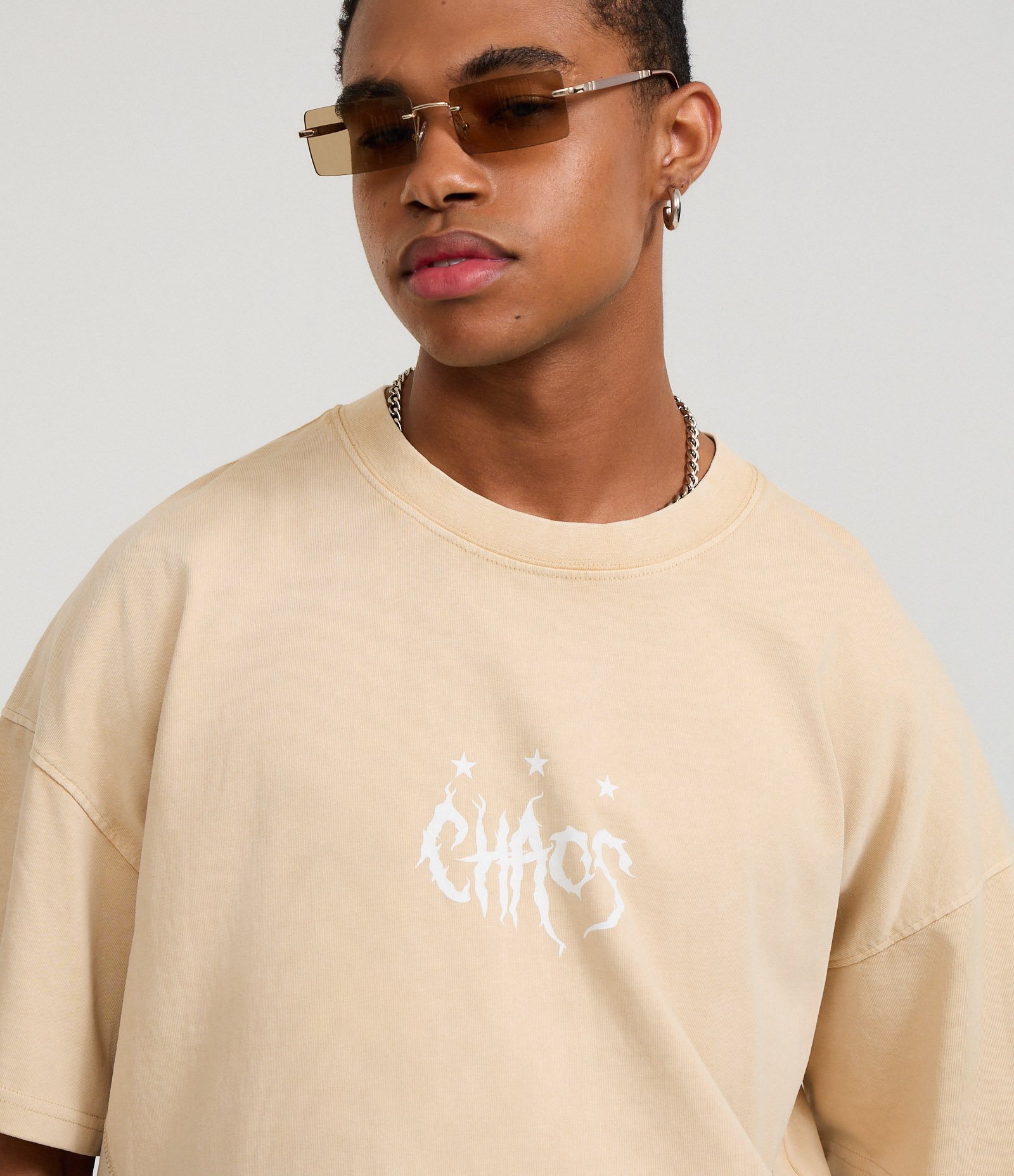 Camiseta Boxy em Algodão com Estampa Frente e Costas Chaos Bege 4