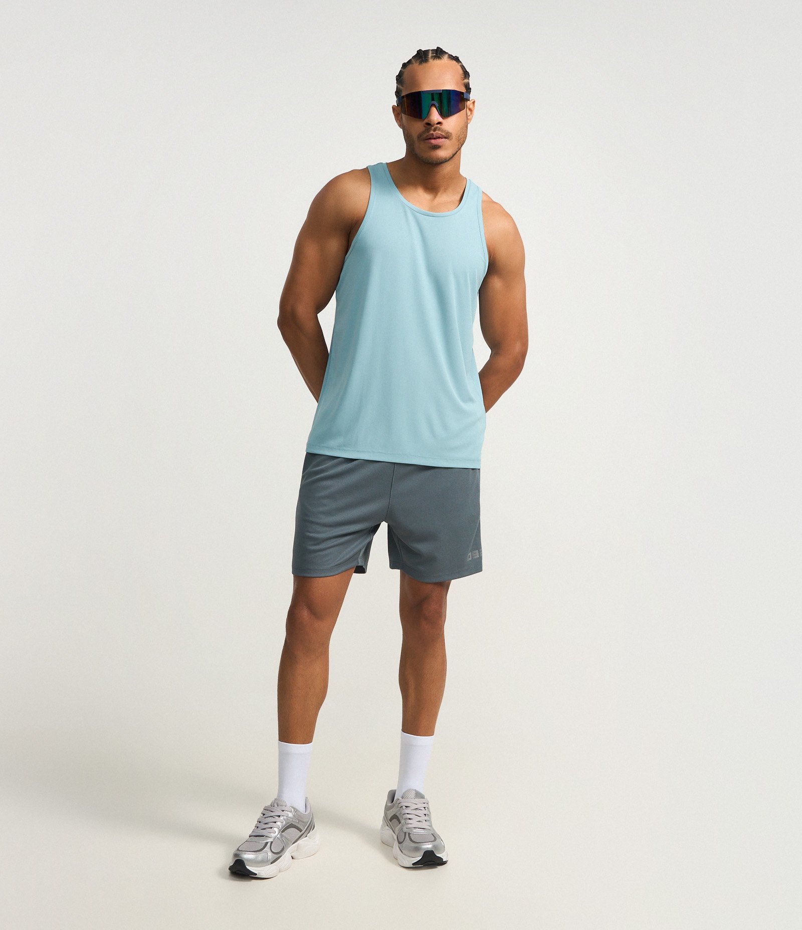 Bermuda Esportiva com Cós Elástico Cinza 2