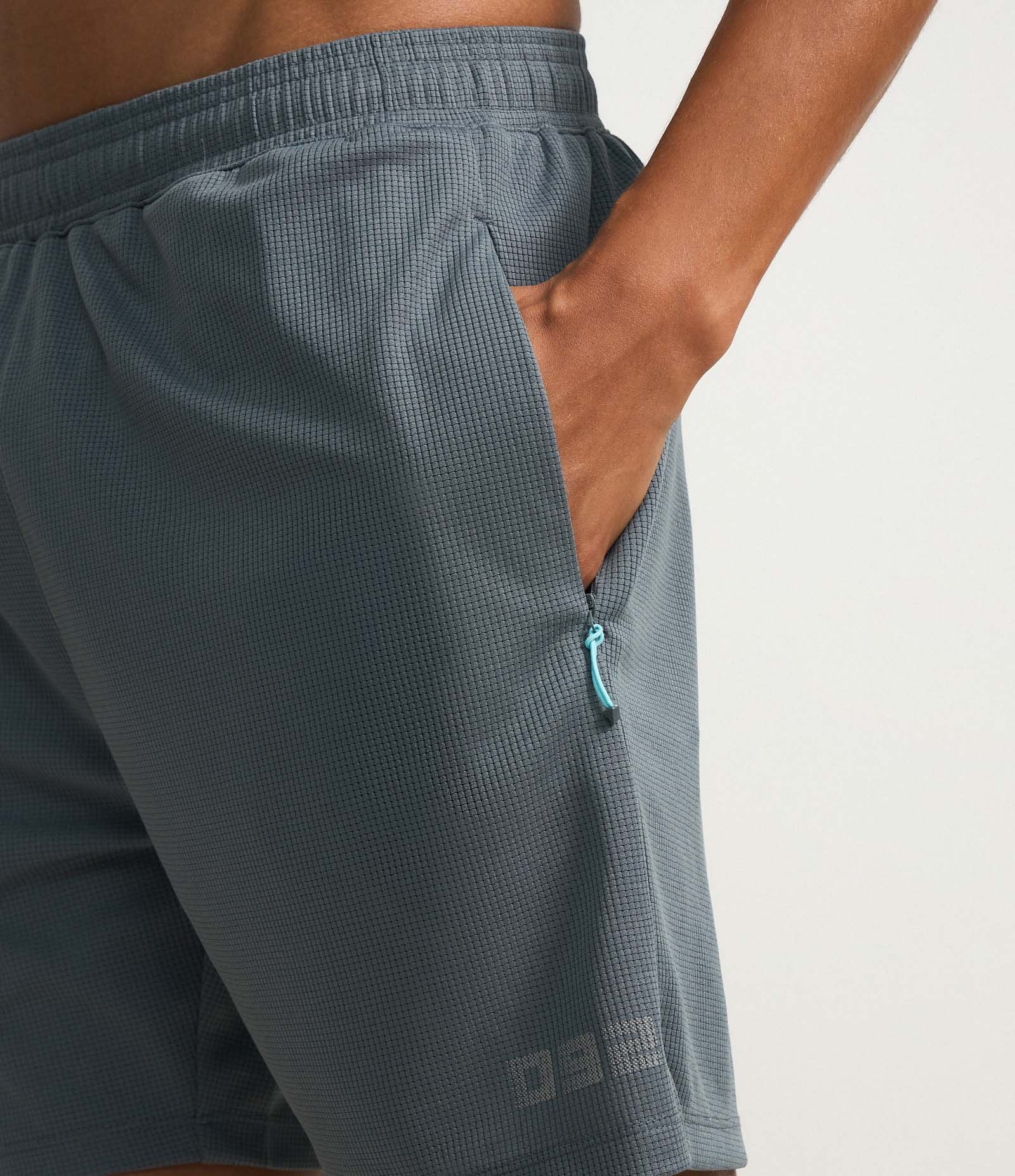 Bermuda Esportiva com Cós Elástico Cinza 5