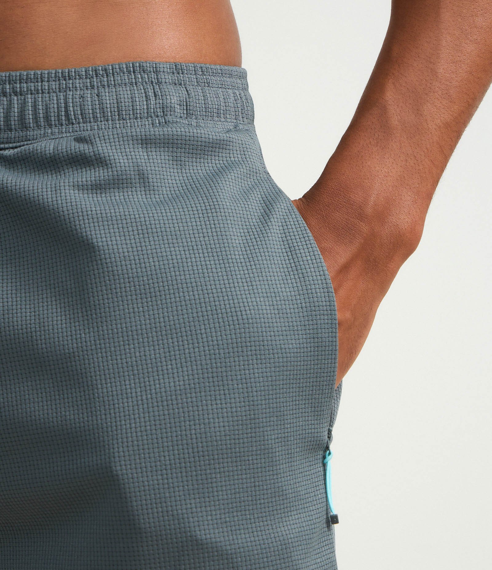 Bermuda Esportiva com Cós Elástico Cinza 8