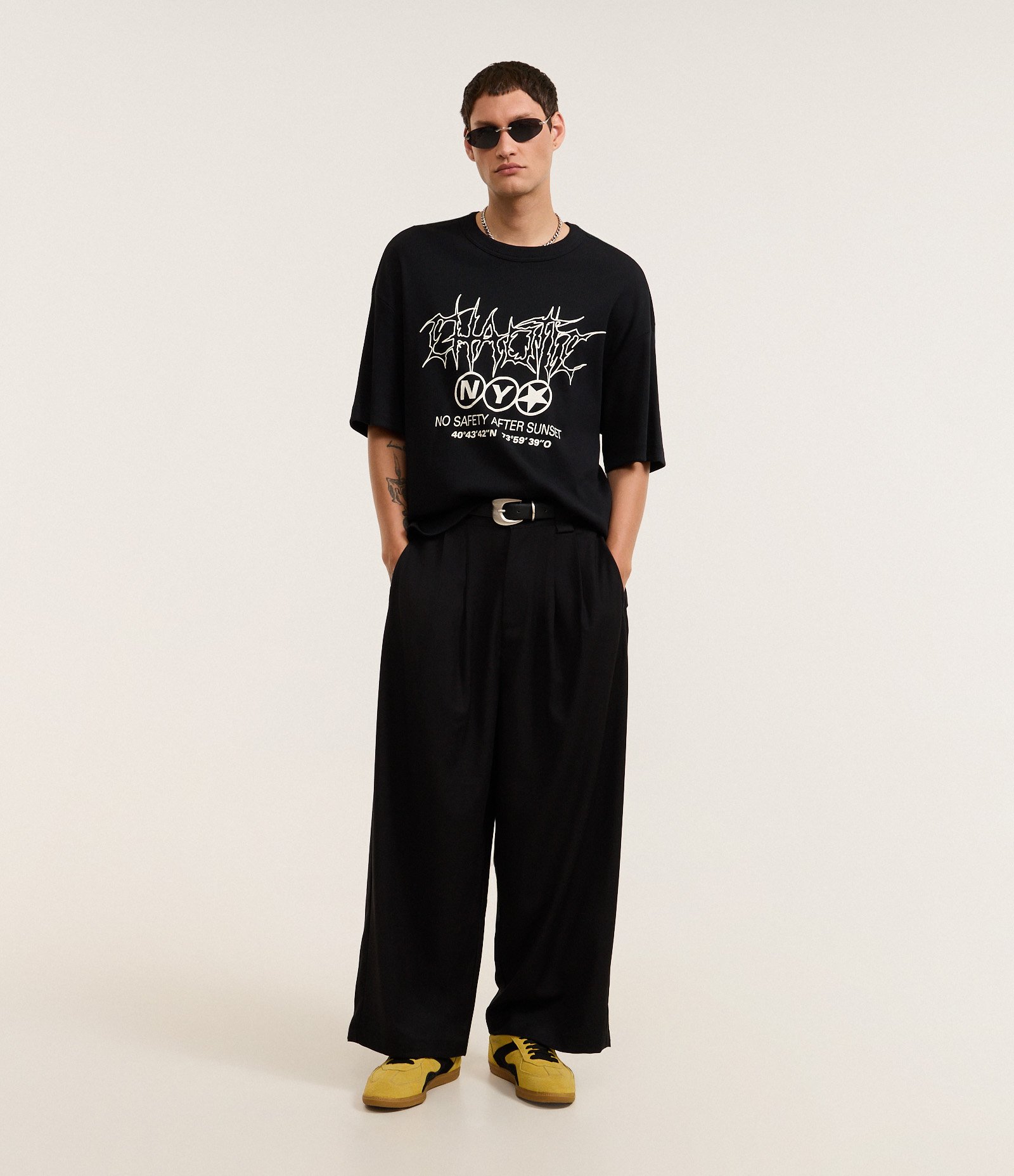Camiseta Oversized em Algodão com Textura e Lettering Gothic Preto 2