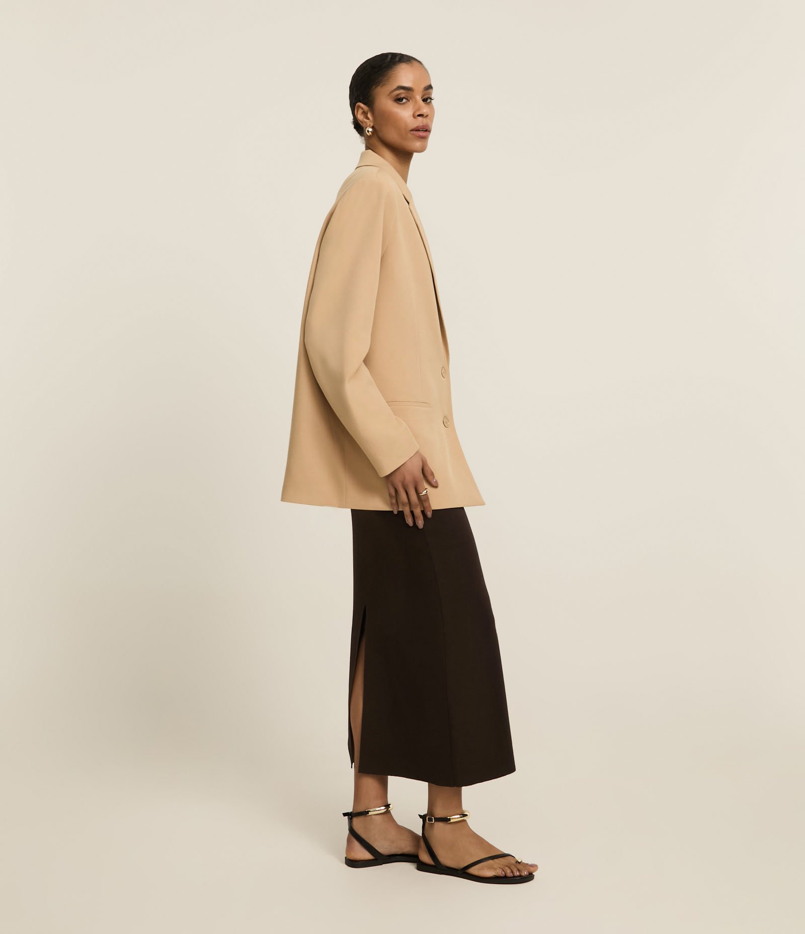 Blazer Over Alfaiatado com Linho e Botões Duplos Marrom 4