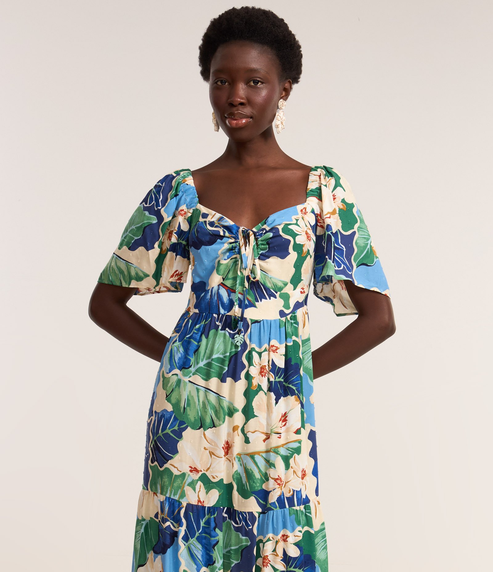 Vestido Longo Evasê com Amarração no Decote e Estampa Floral Multicores 3