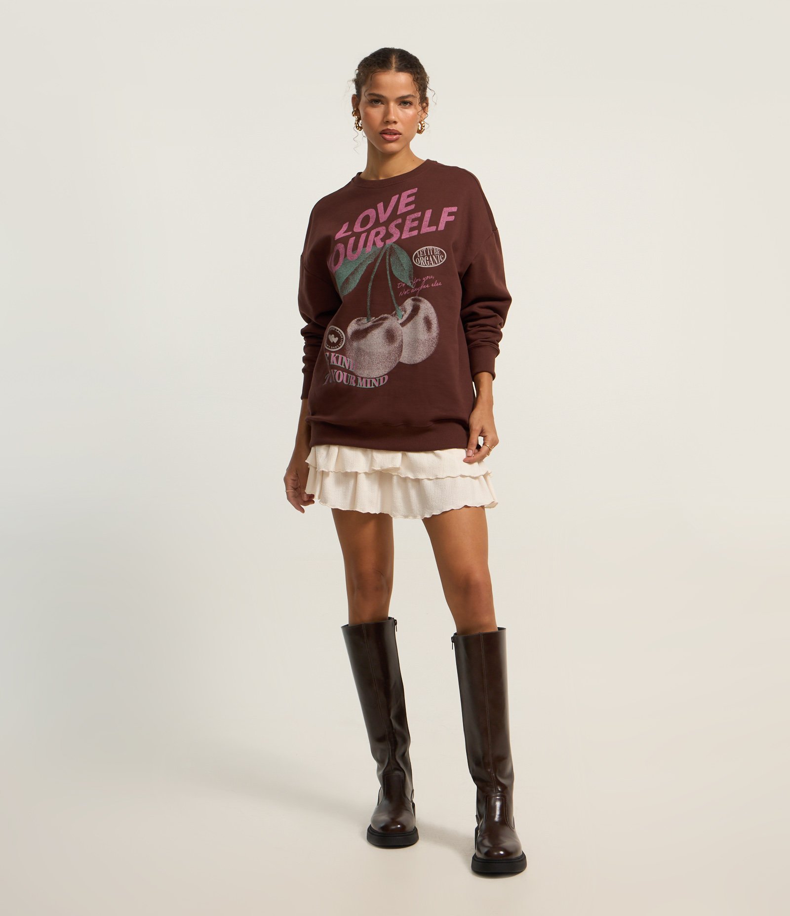 Saia Curta em Crepe com Babados e Bolsos Off White 1